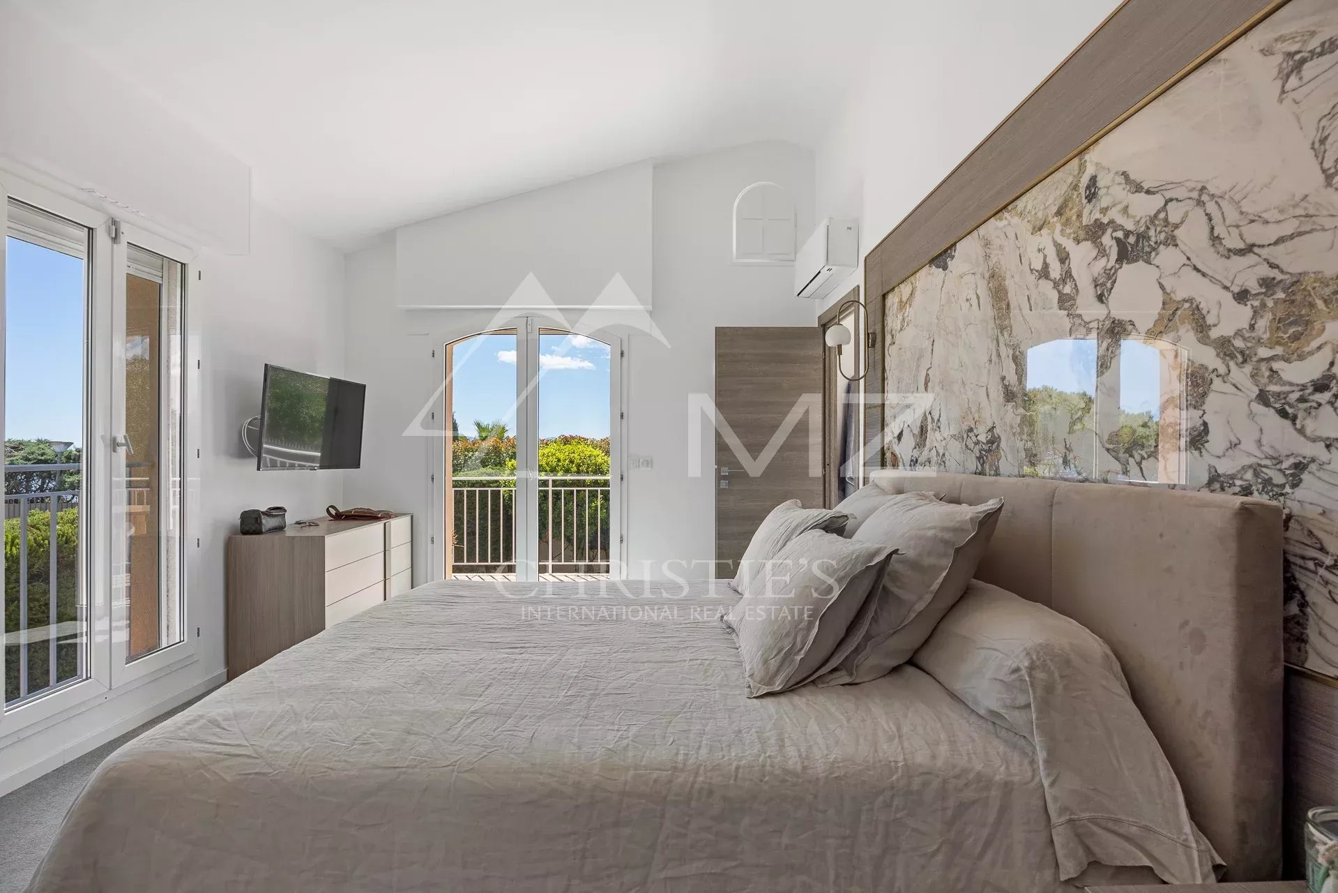 8 Bedroom Villa/Townhouse's Image 6