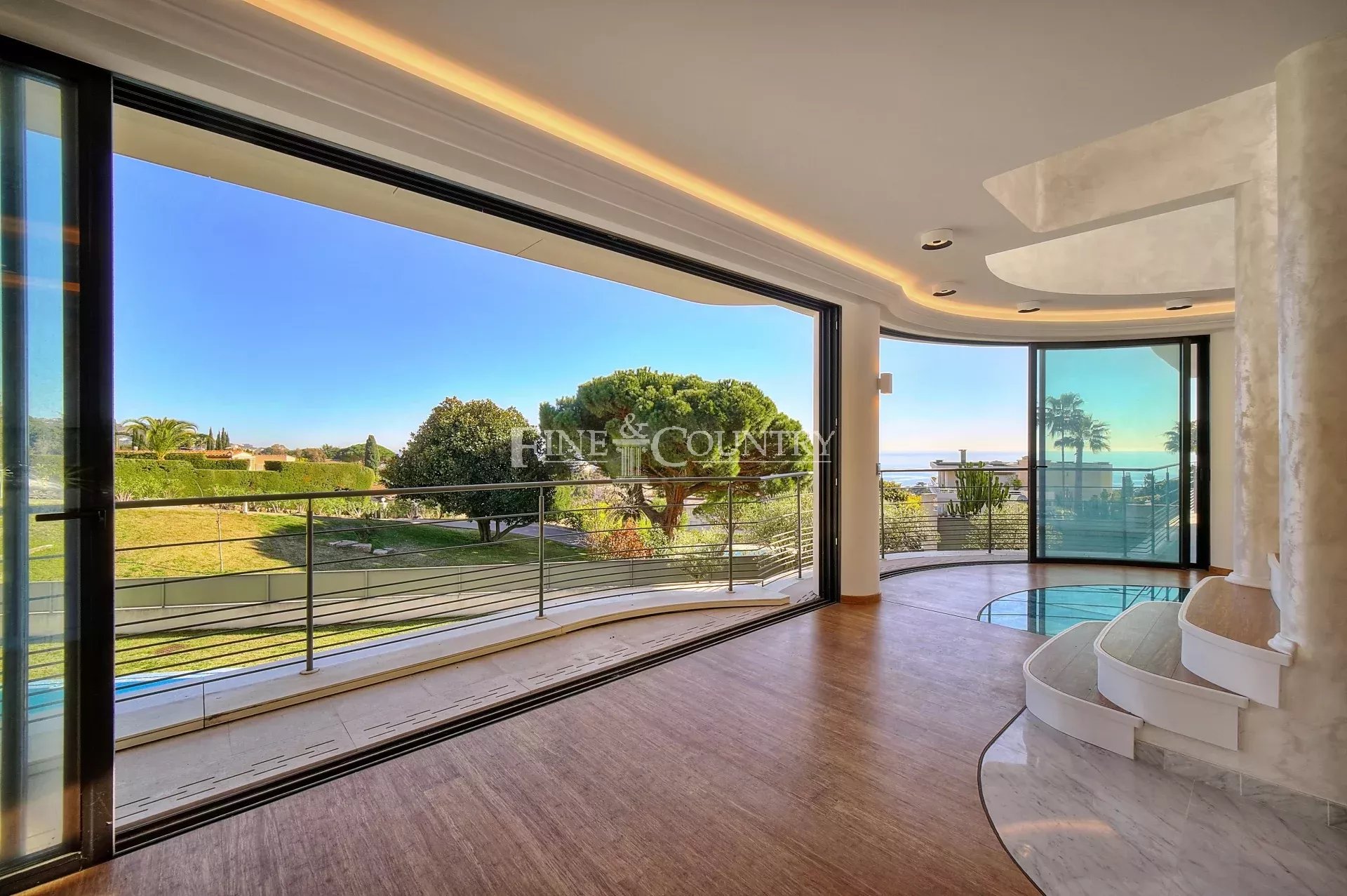 Photo of Villa for sale in Cannes with sea view