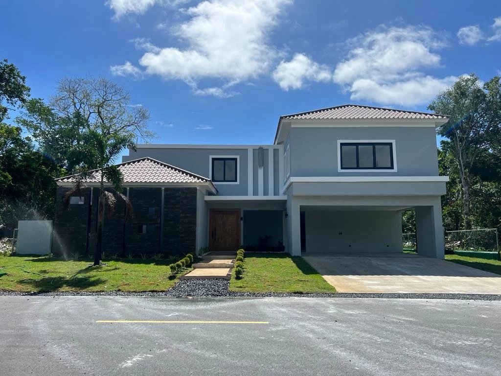 House for rent Punta Cana Village, 4 bedrooms, swimming pool