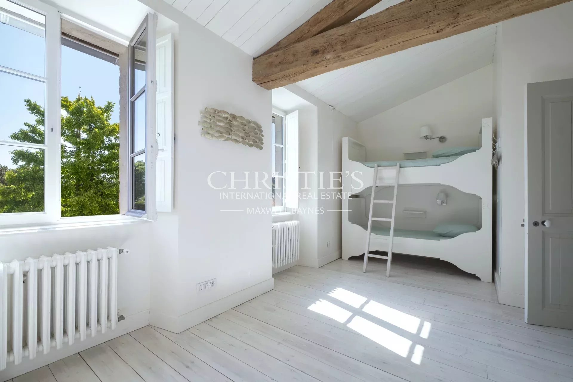 10 Bedroom Villa/Townhouse's Image 21