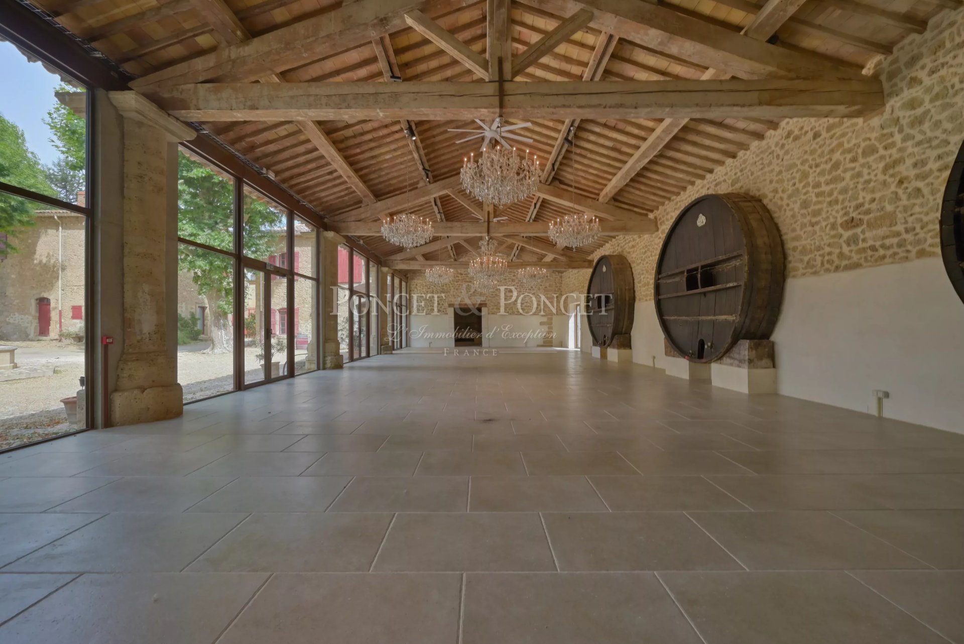 10 Bedroom Vineyard's Image 5