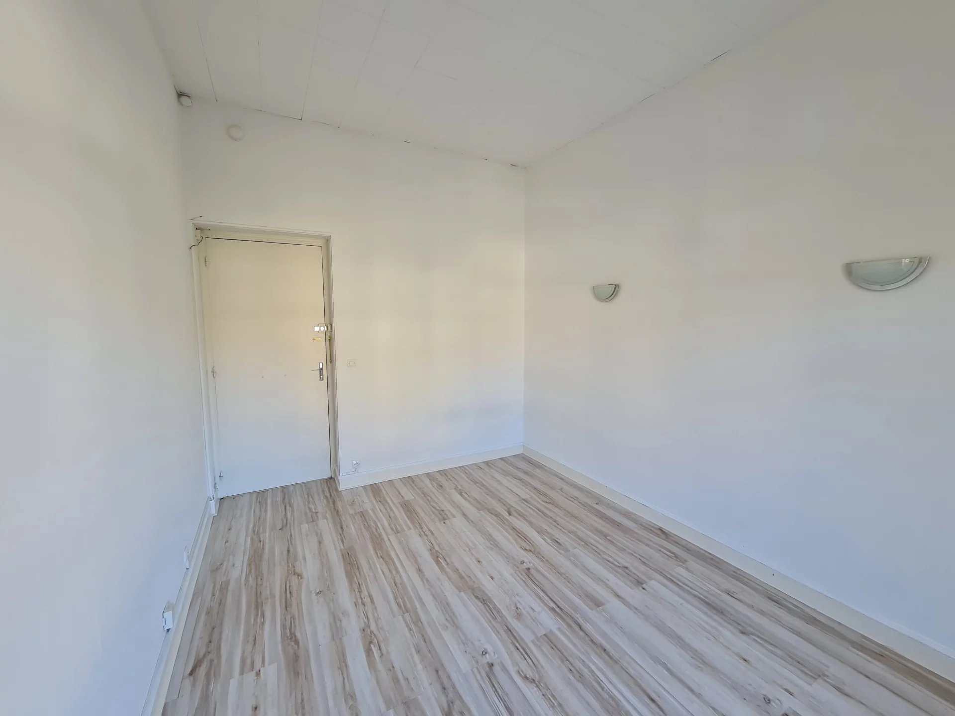 STUDIO MENTON BOURGEOIS NEAR CITY CENTER