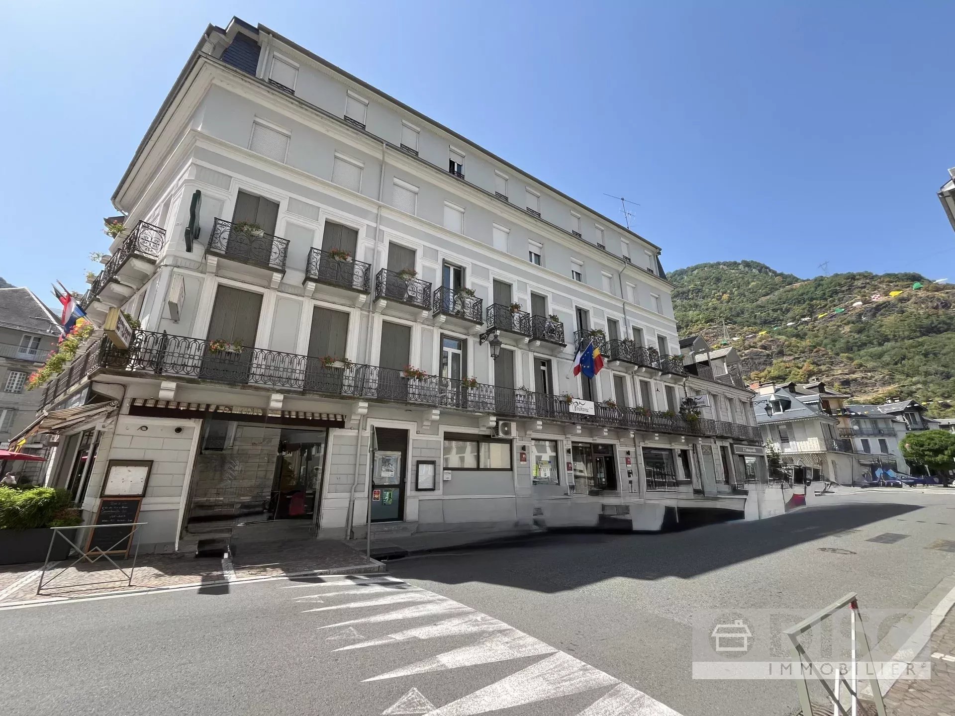 Hôtel 3 étoiles - 26 chambres avec restaurant loué et parking privé - Bagnères-de-Luchon