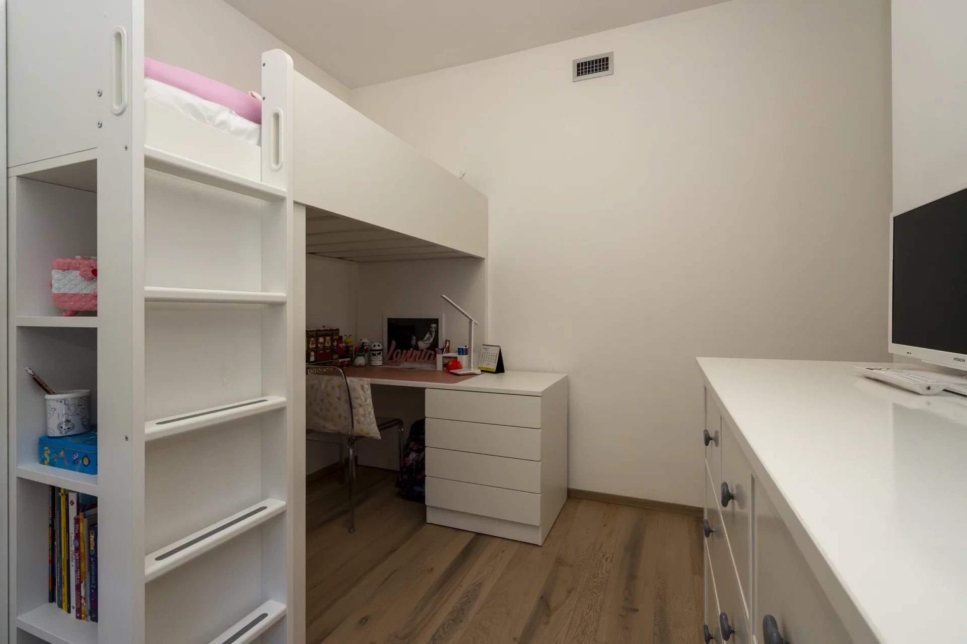 TRILOCALE CON GIARDINO PRIVATO SU TRE LATI IN CLASSE A1