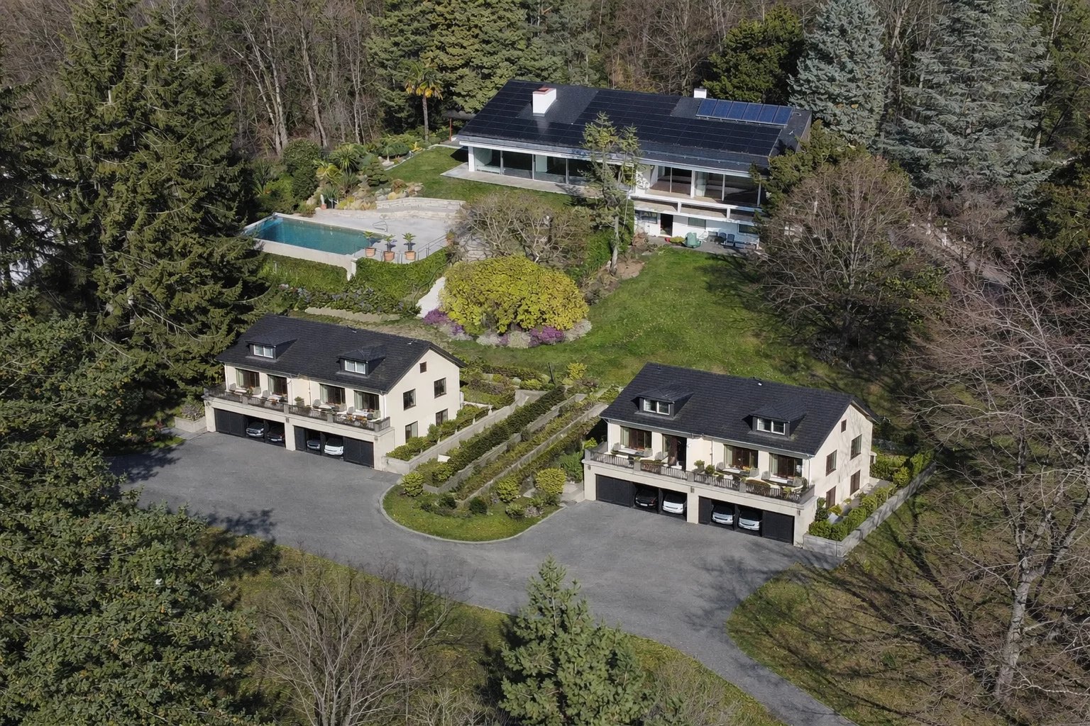 Terrain à vendre avec potentiel de développement !