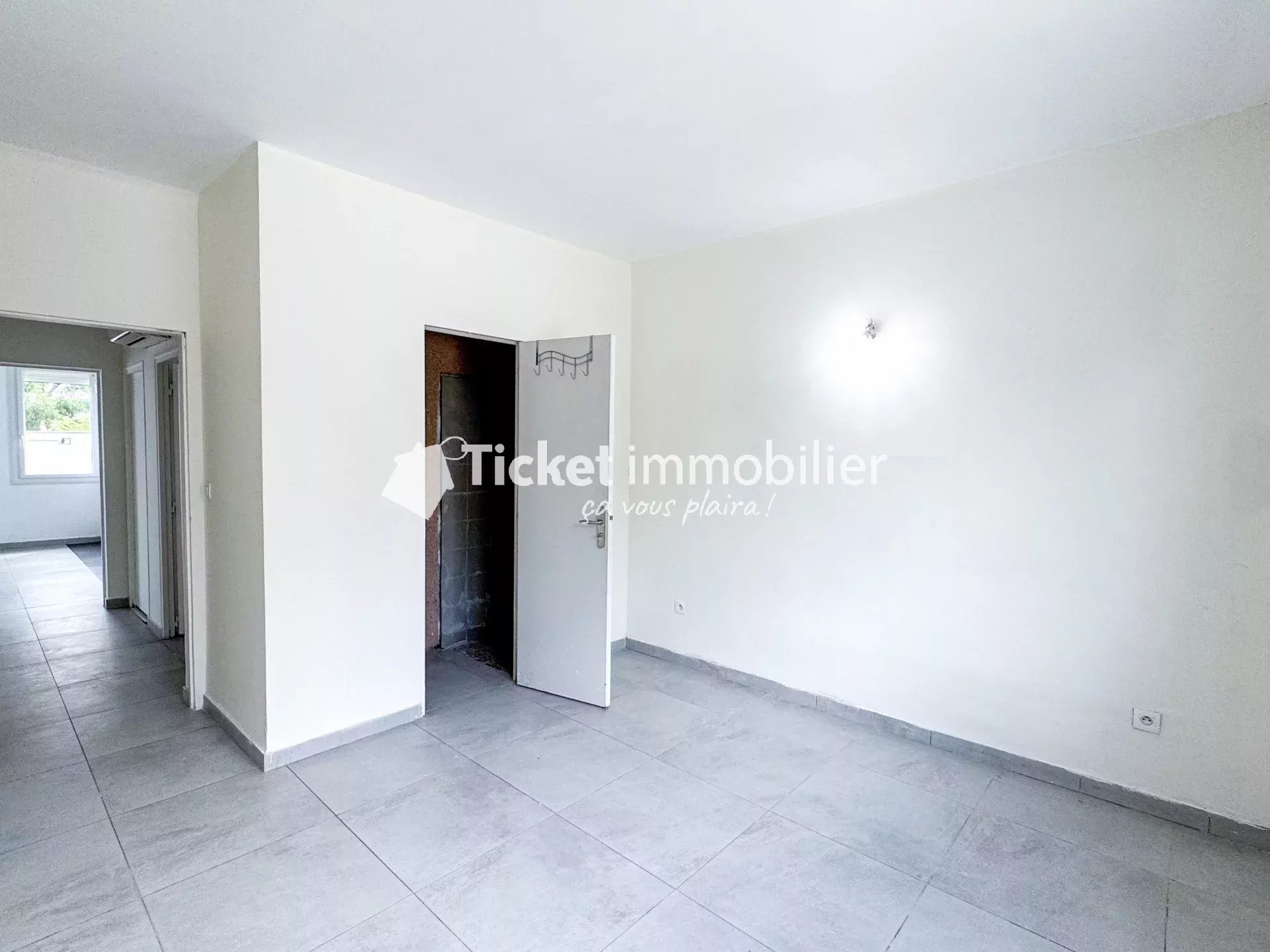 MAISON DIVISÉE EN 2 APPARTEMENTS T4 – 268 m² HABITABLES SUR 1342m² DE TERRAIN – MULTIPLES POSSIBILITÉS D’USAGE — photo 8