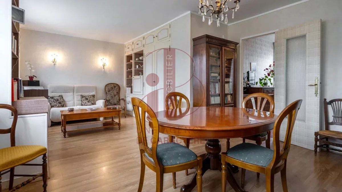 FONTAINEBLEAU - APPARTEMENT T4 DE 74,78 M² AVEC BOX ET CAVE