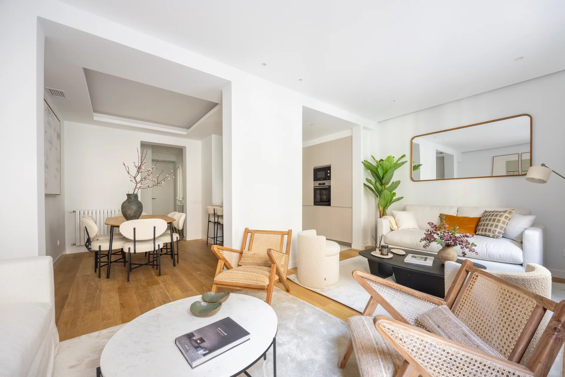 Charming Residence Steps from El Retiro