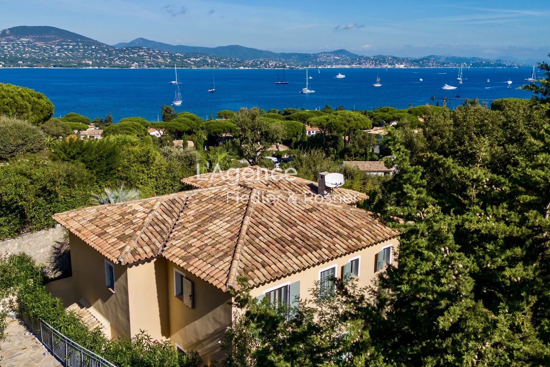 REF 180 : GASSIN - SINOPOLIS - VILLA VUE MER PANORAMIQUE