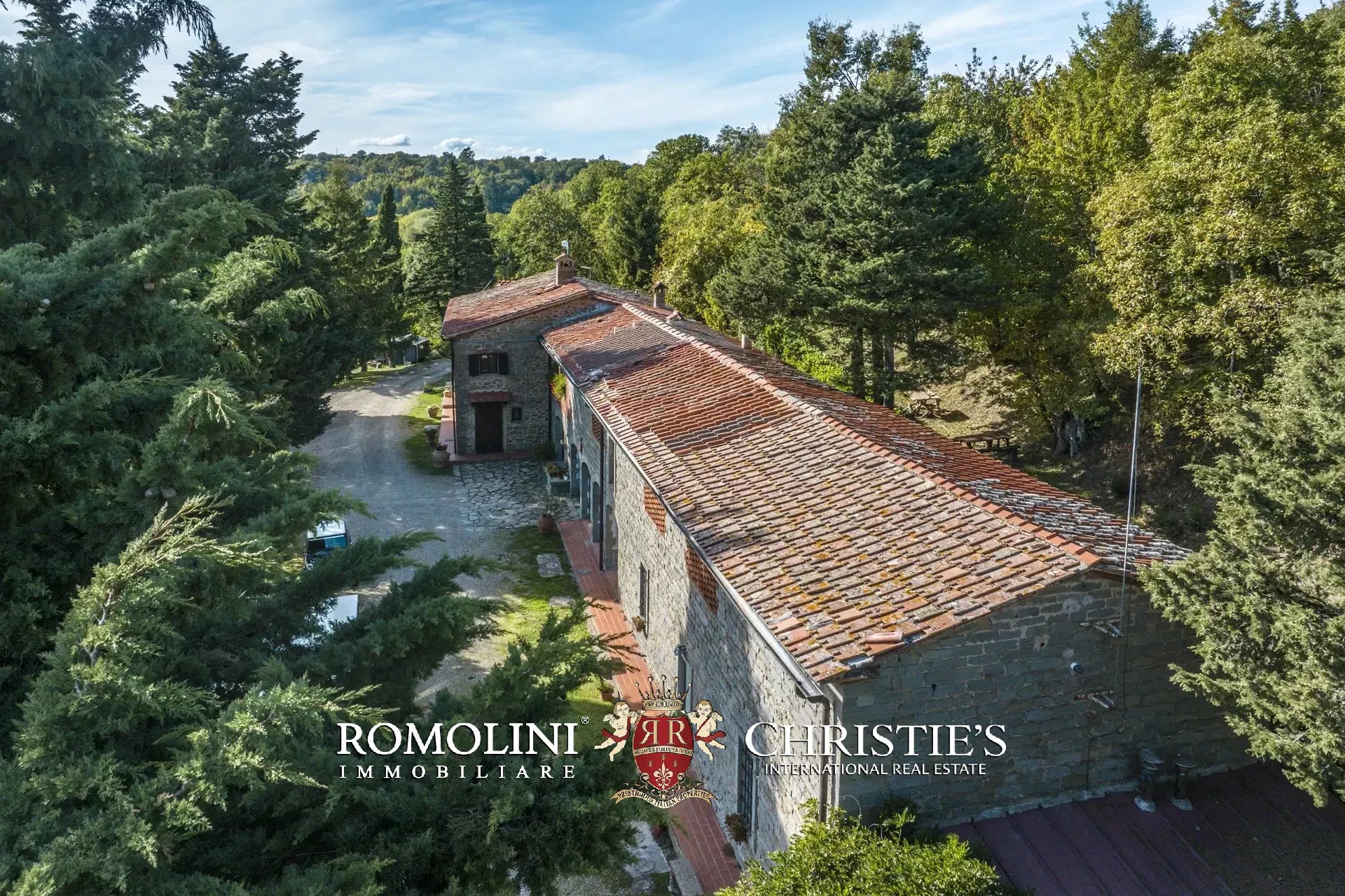 101-HA ESTATE WITH NATURAL SPRINGS FOR SALE BETWEEN AREZZO AND FLORENCE