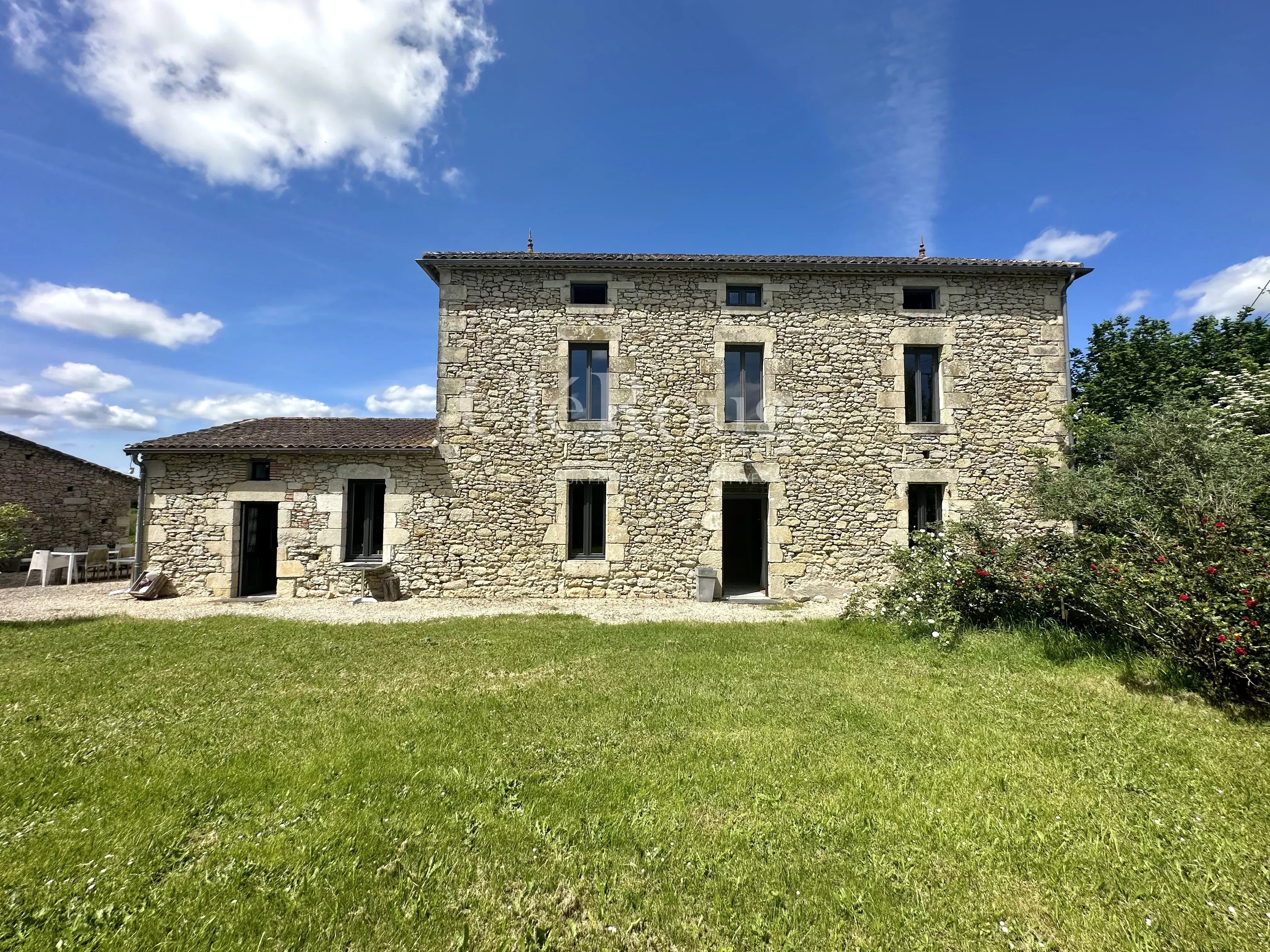 House in Monsegur - view 1