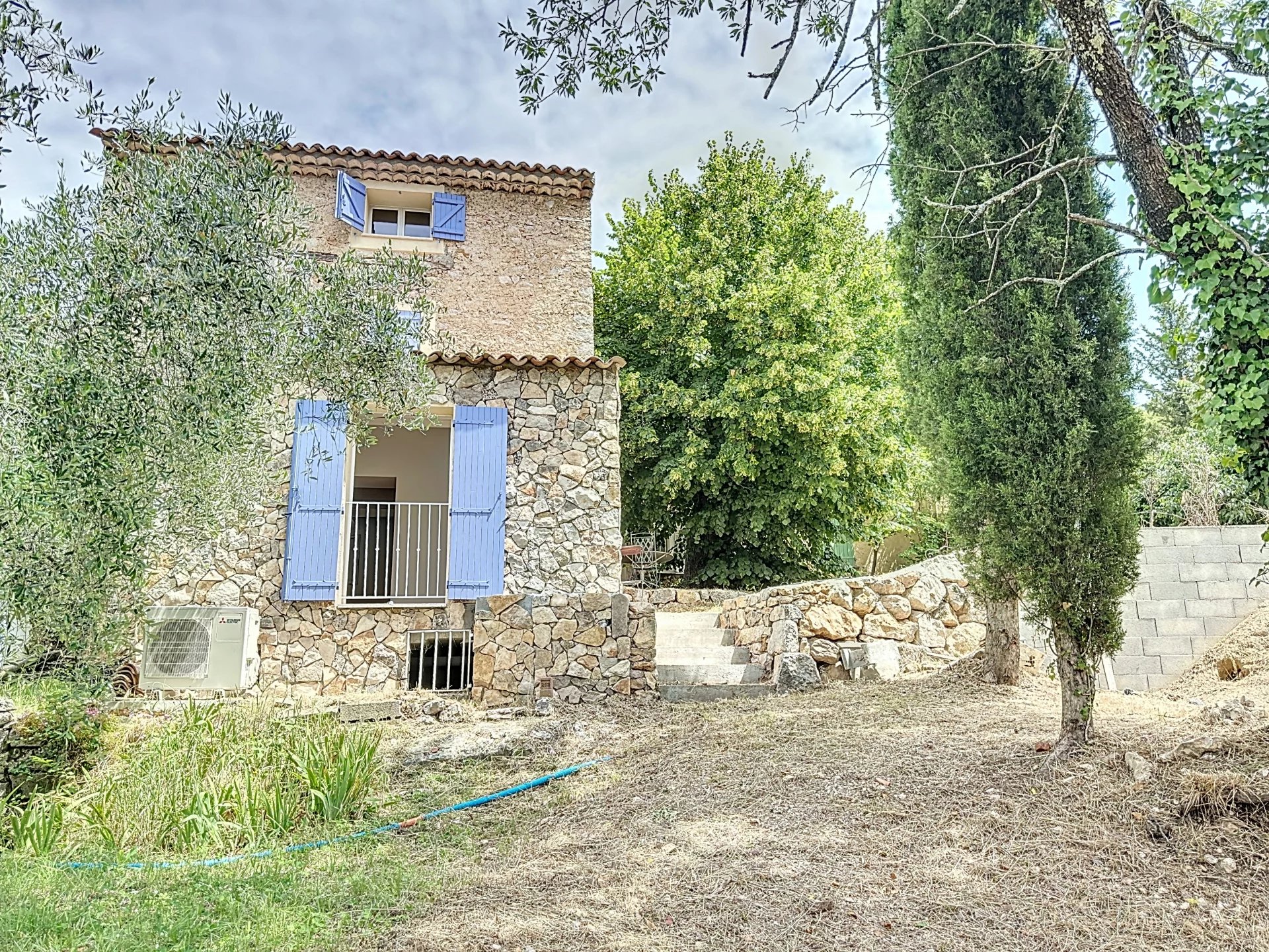 Charming provencal Bastide in enchanting environment in Villecroze