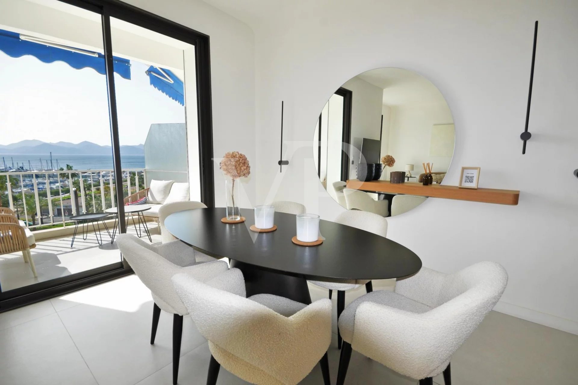 Cannes Croisette Elegante Vier Zimmer Wohnung mit Meerblick