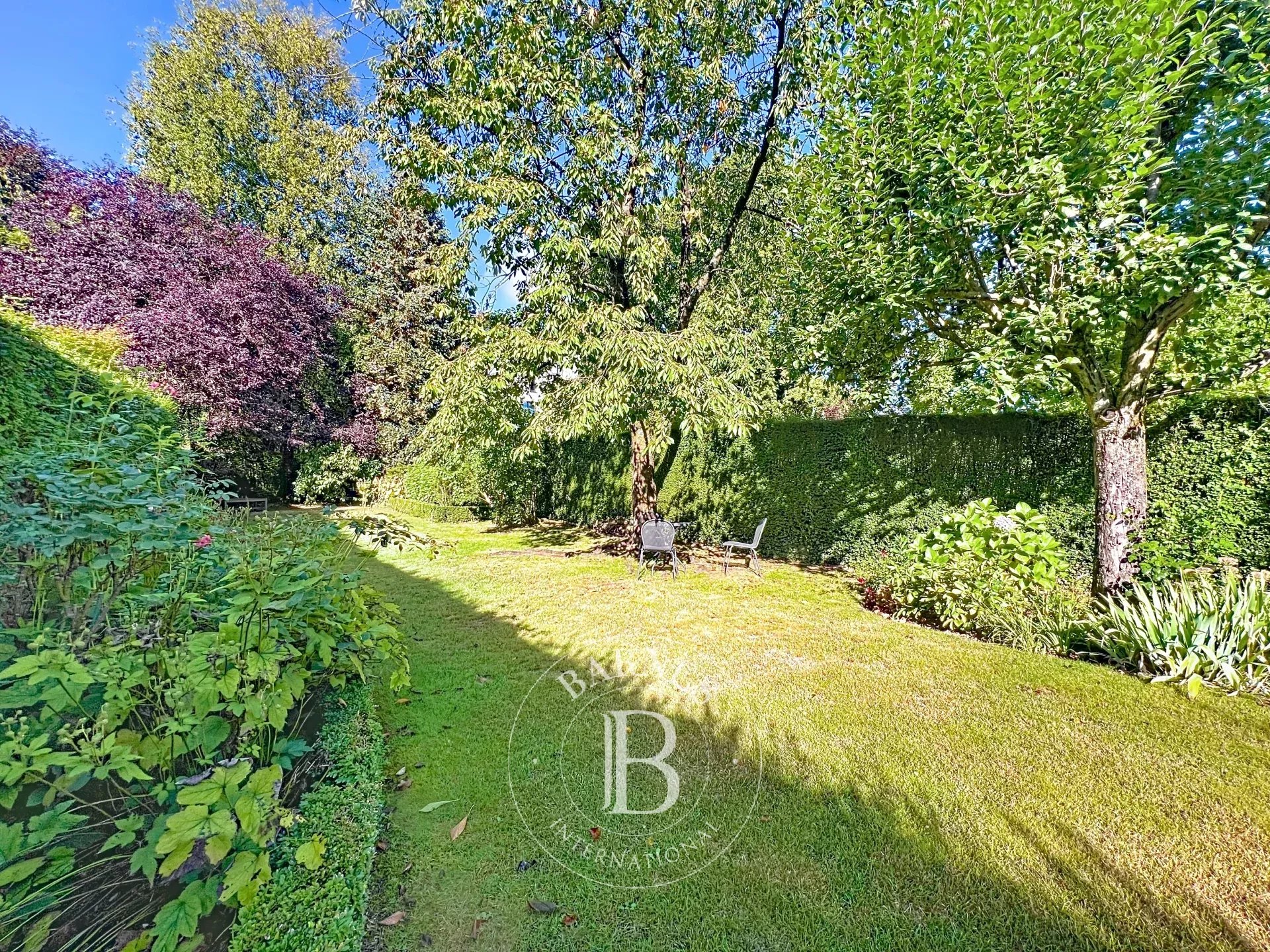 Belle Maison lumineuse avec un très beau jardin et garage