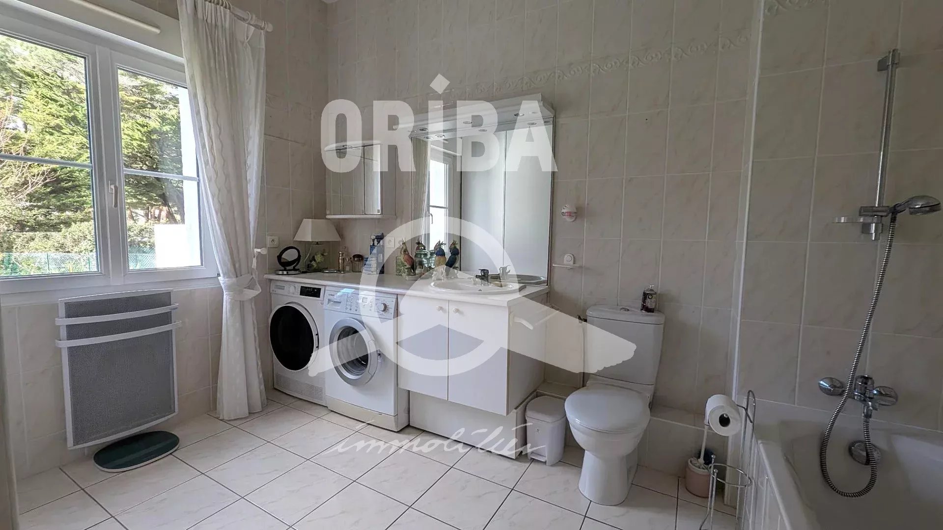 APPARTEMENT 140 m²  LA BAULE LES PINS