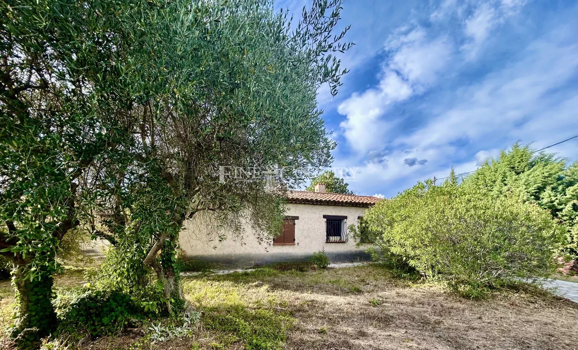 Photo of Villa and land for sale in Montauroux