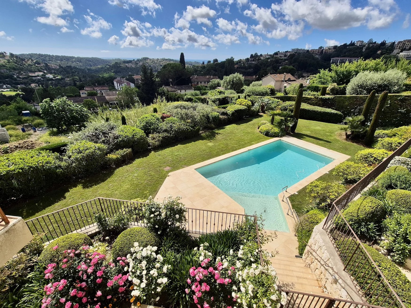 Image of Villa - 4 Bedrooms for Sale in Alpes-Maritimes-Vence-France, Image 4