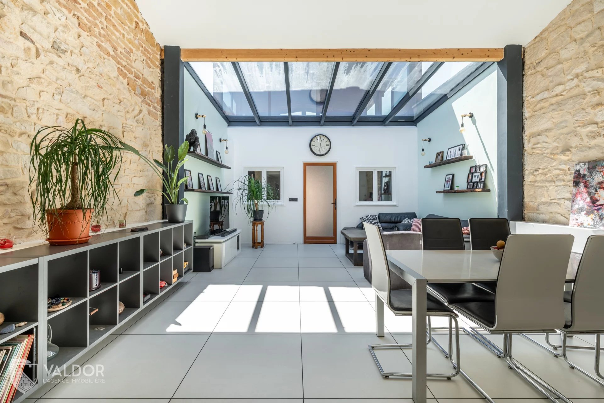 Maison de ville avec deux terrasses et garage