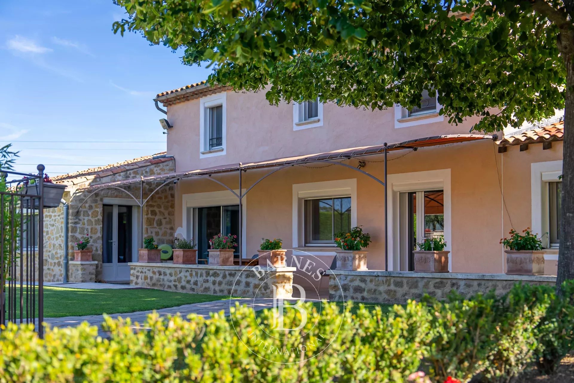 LUBERON – VILLELAURE – MAIN HOUSE 170 SQM + GUEST HOUSE 80 SQM – SWIMMING POOL – GARAGE – LAND 2,911 SQM