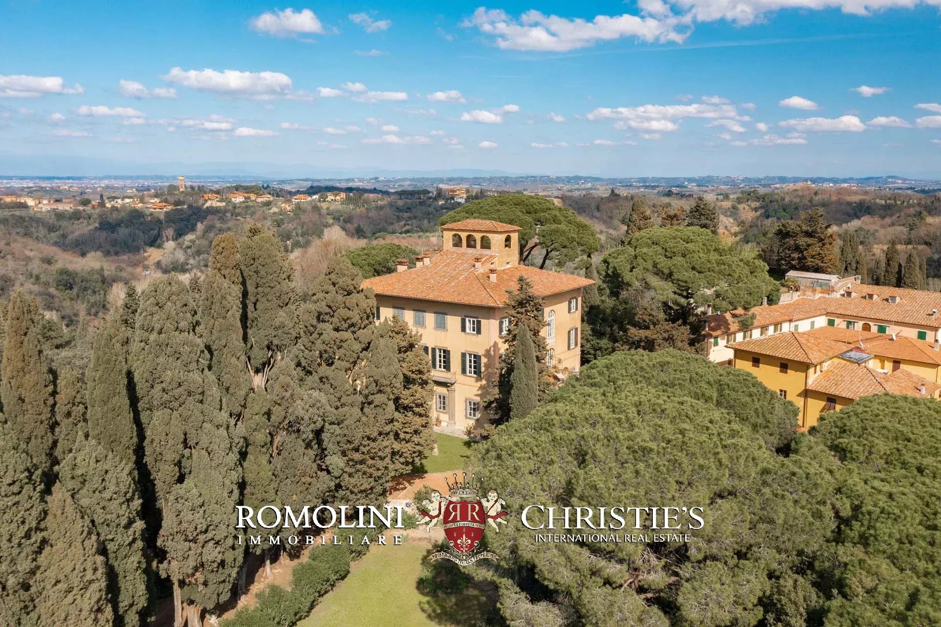 LUXURY PERIOD VILLA FOR SALE NEAR PISA, TUSCANY