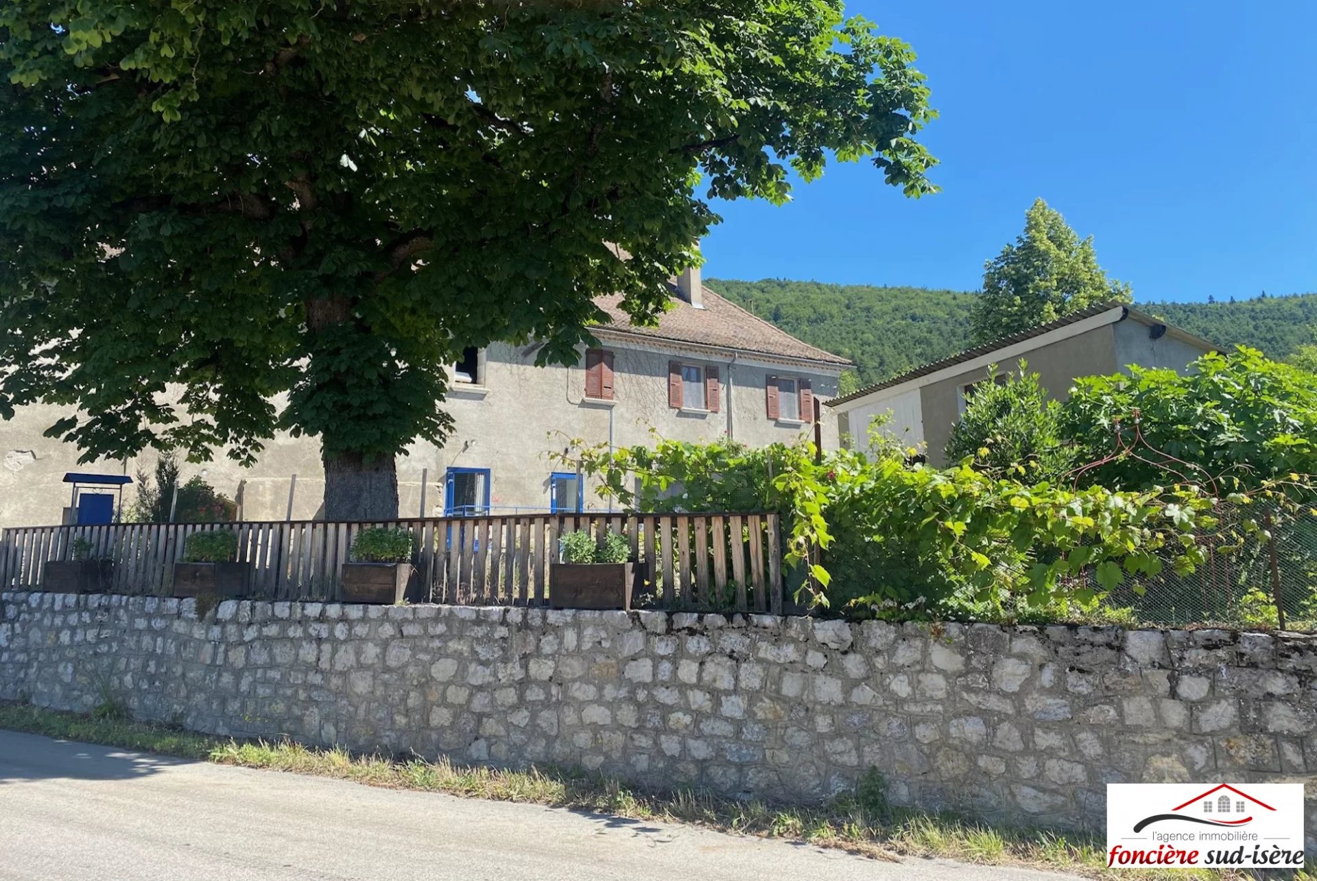 Location Local Roissard
