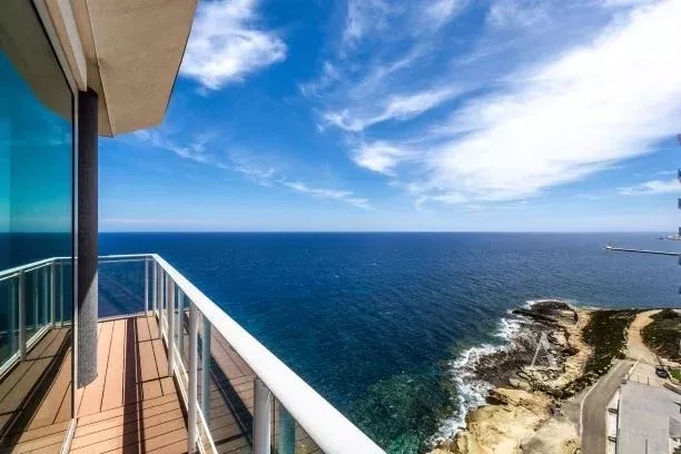 Luxurious Apartment with Pool in Sliema's Tigné Point