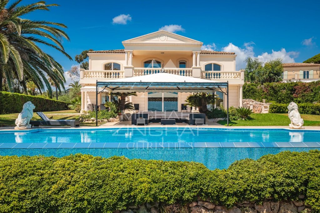 Villa for sale in Grimaud — Villa with panoramic sea view over the village of Saint-Tropez