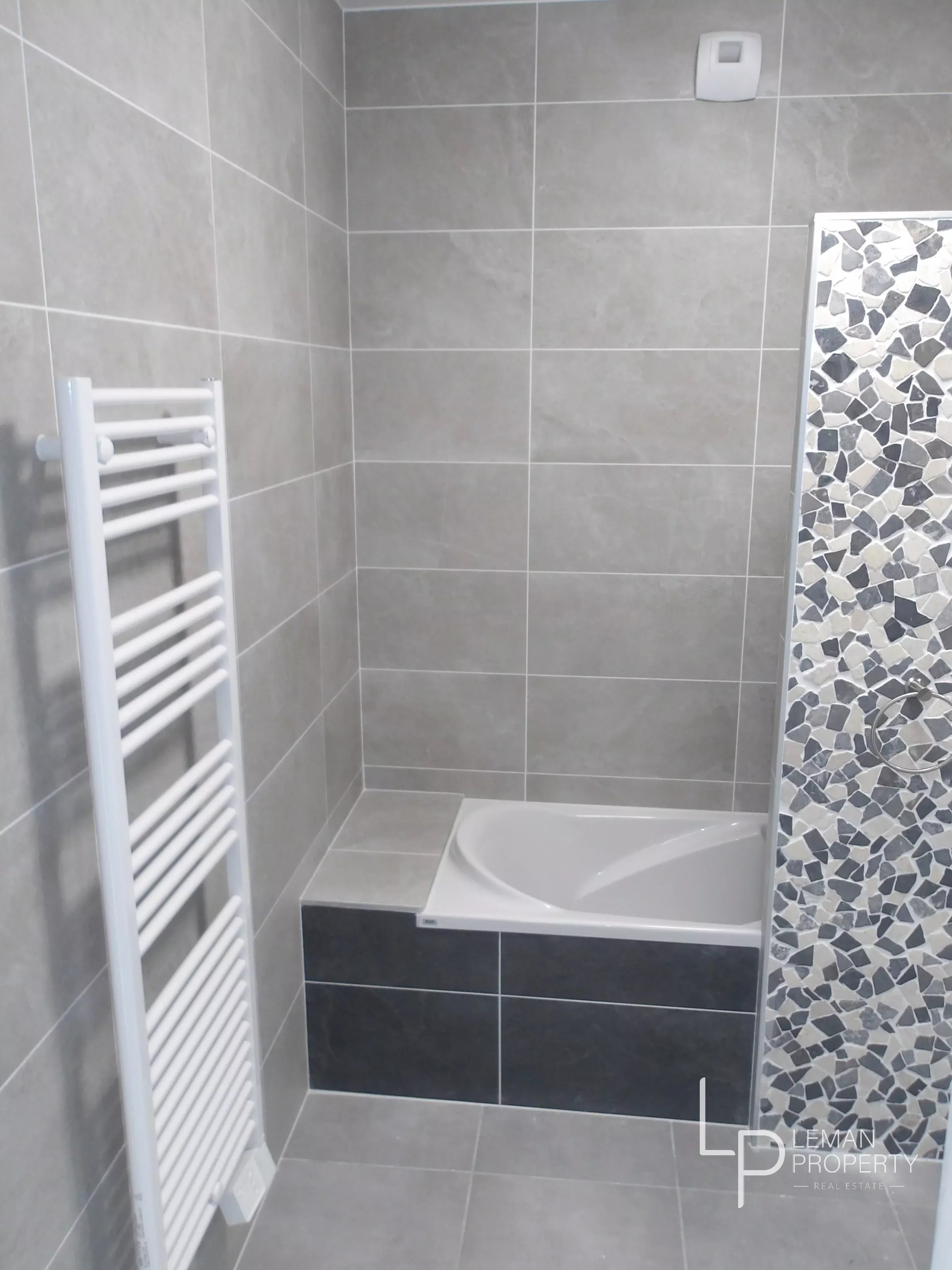  disponible à la vente à 