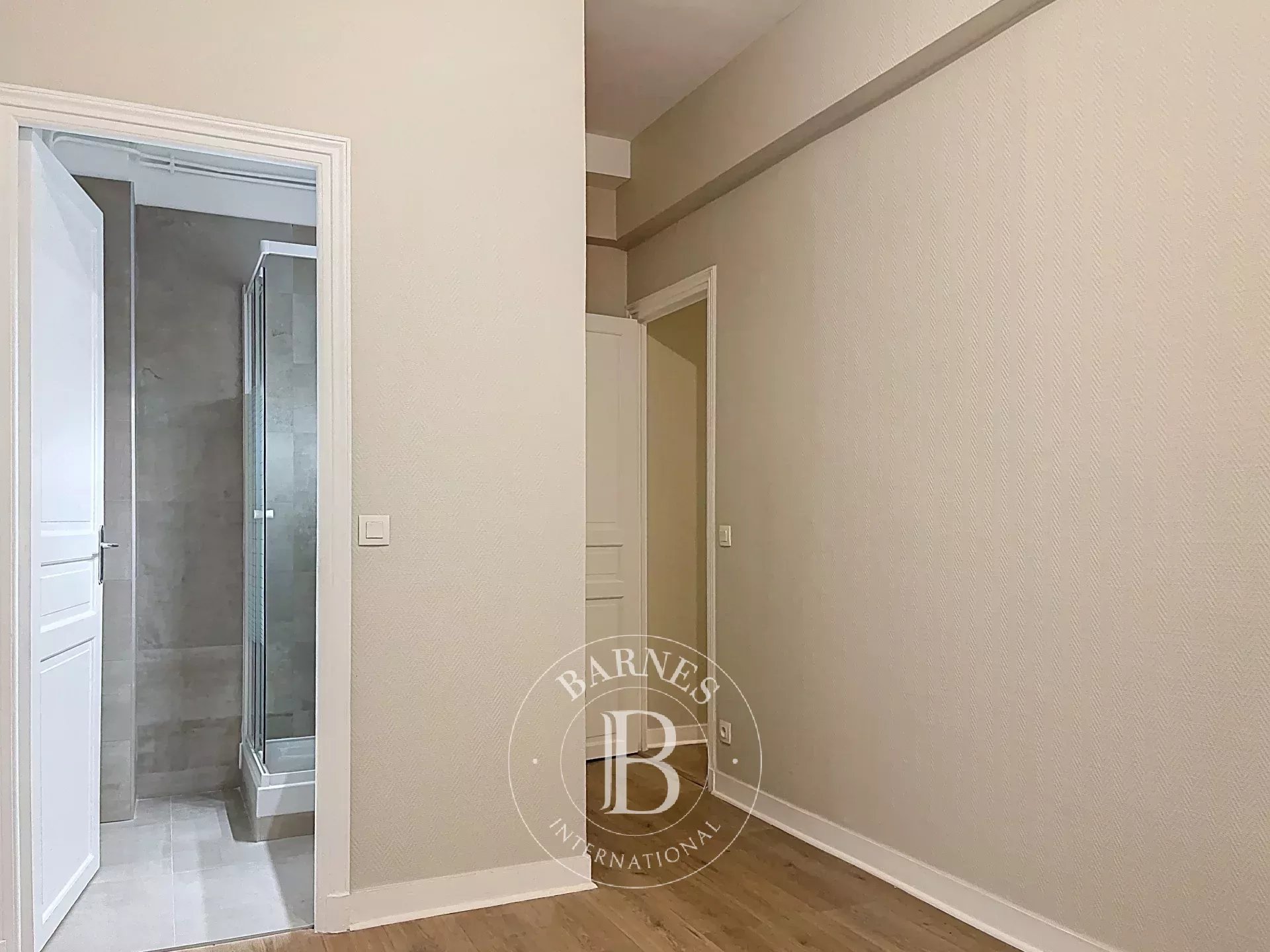 Daire Paris 10ème - picture 14