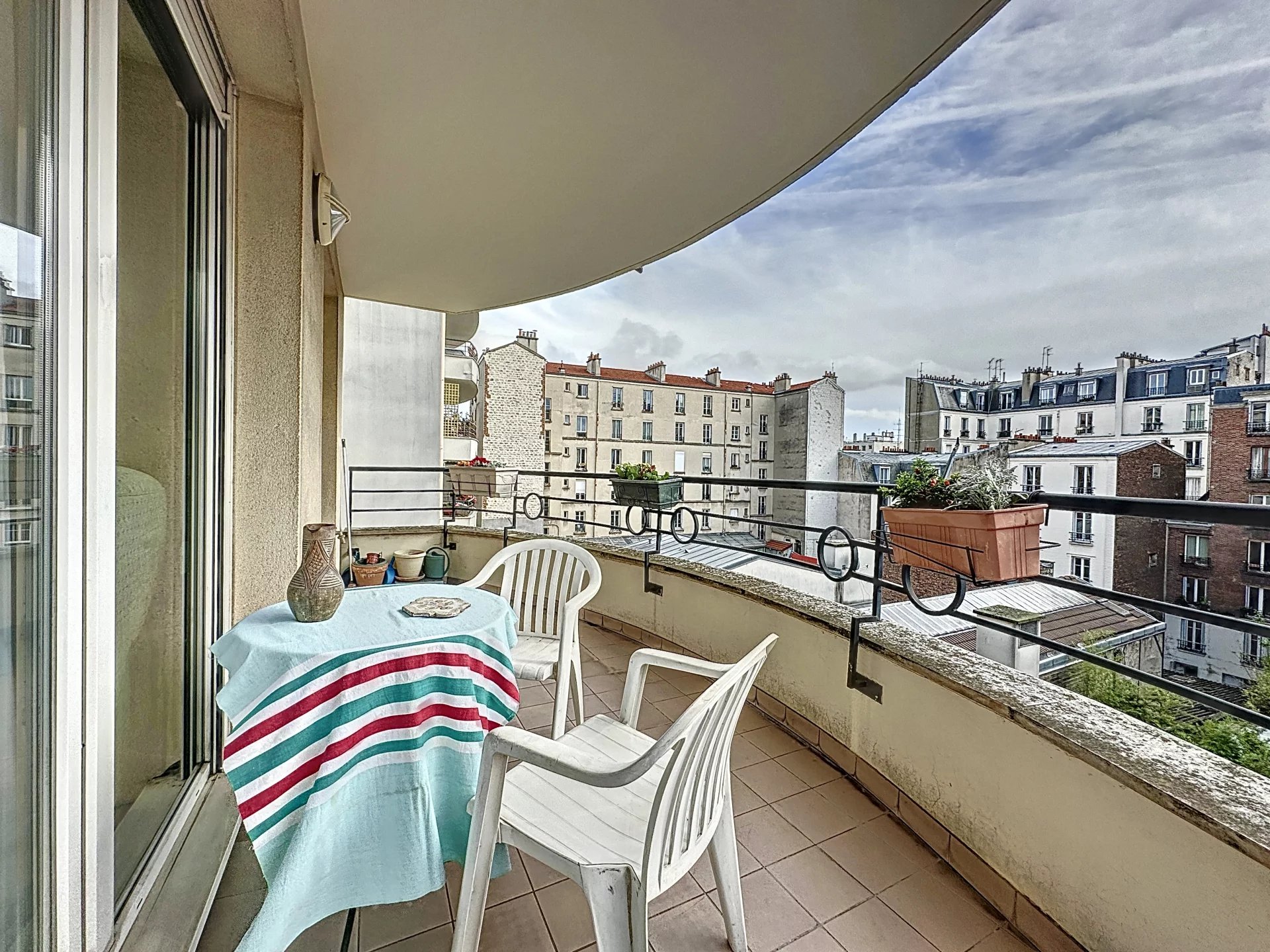 Appartement familial avec un large balcon