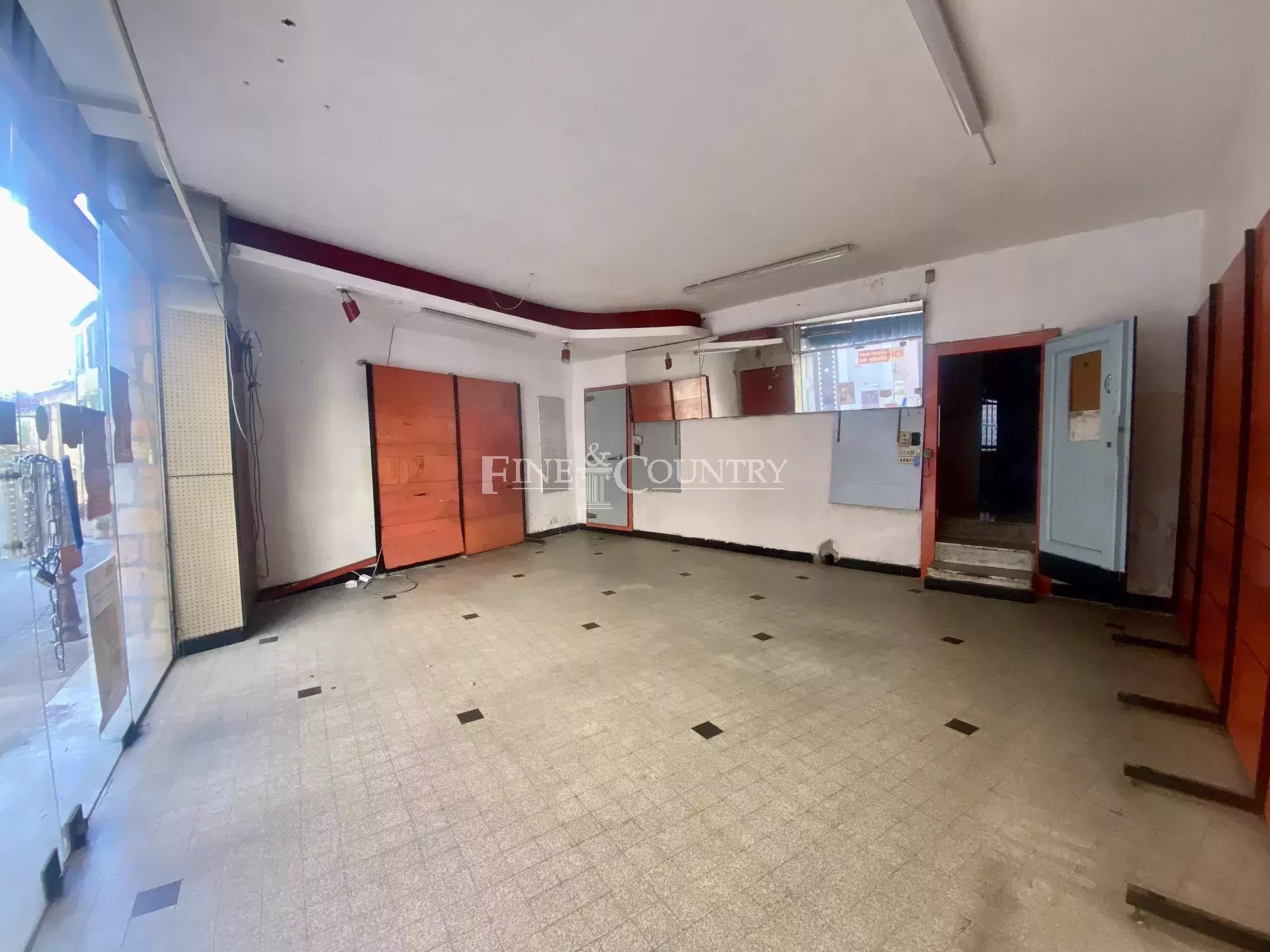 Photo of Building for sale in Le Cannet, to renovate