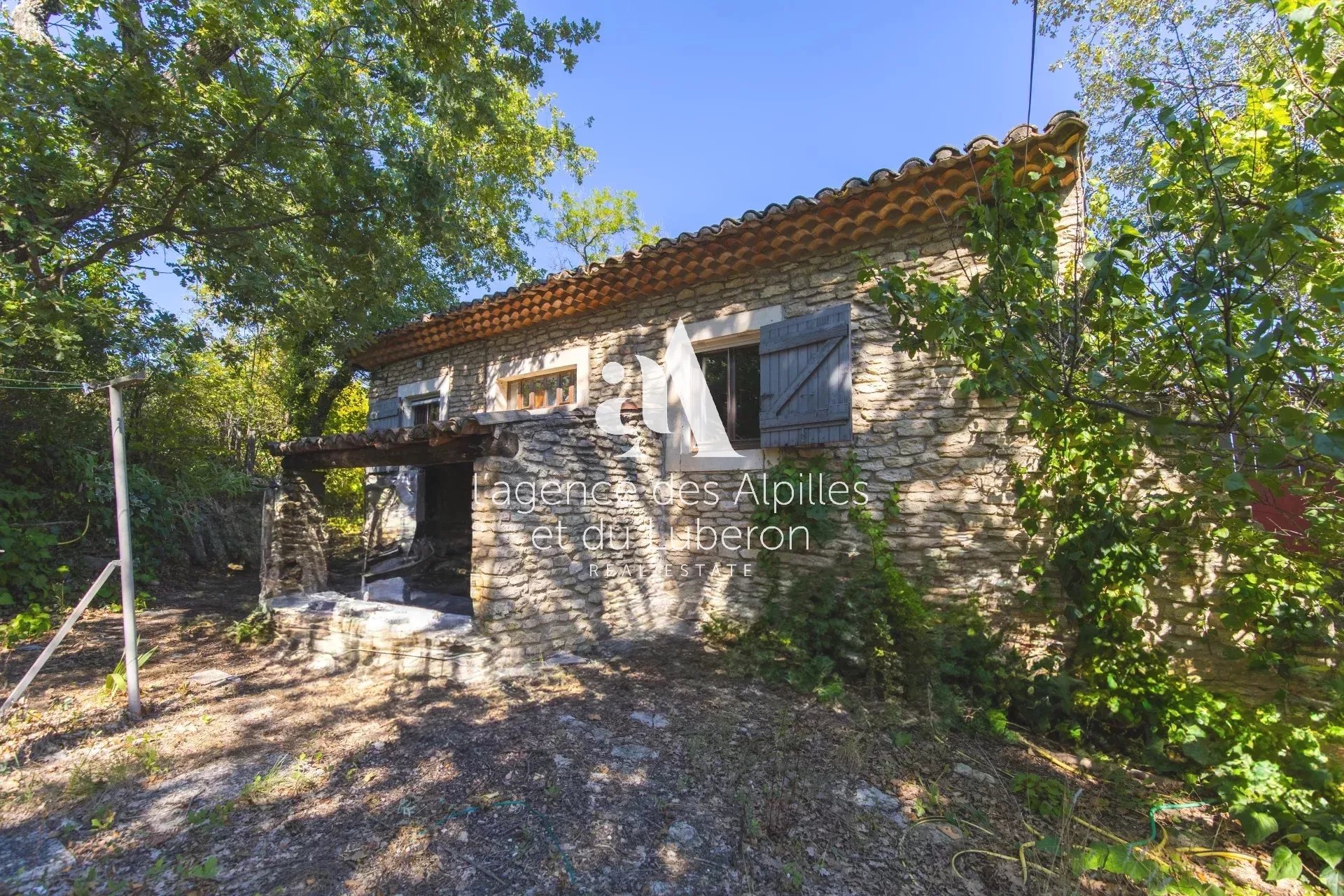 EXCLUSIVITÉ - GOULT - MAISON EN PIERRE AVEC VUE PANORAMIQUE