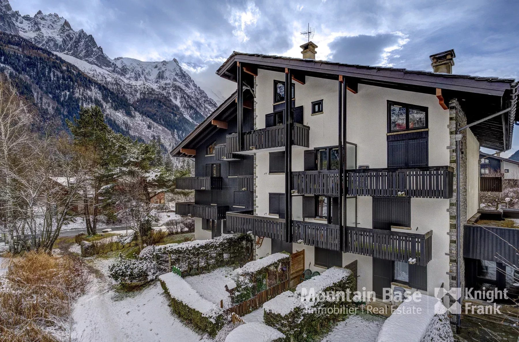 Photo of Dru is beautiful 3-bedroom triplex apartment overlooking the lake situated in Champraz.