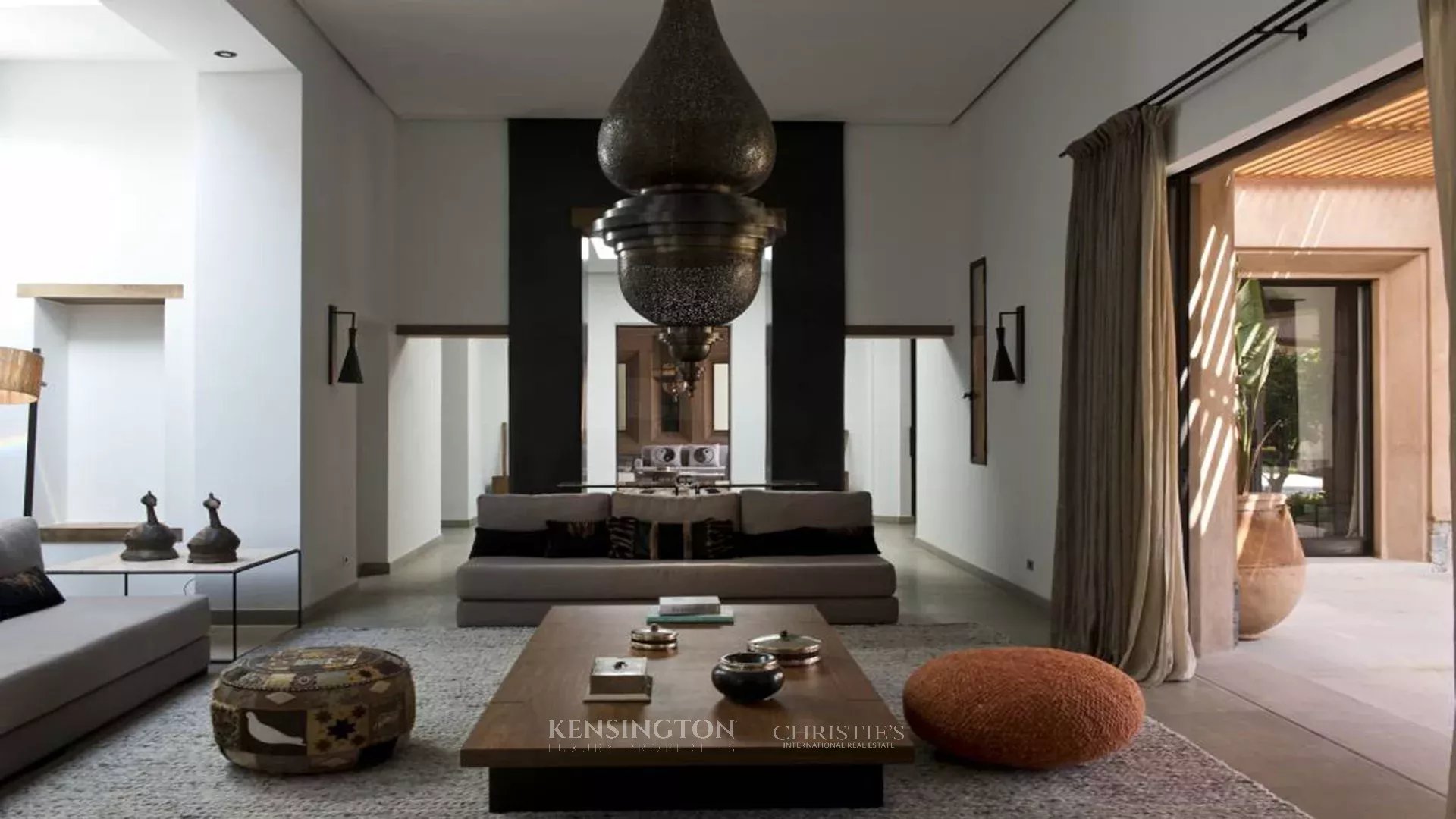 6 Bedroom Villa/Townhouse's Image 14