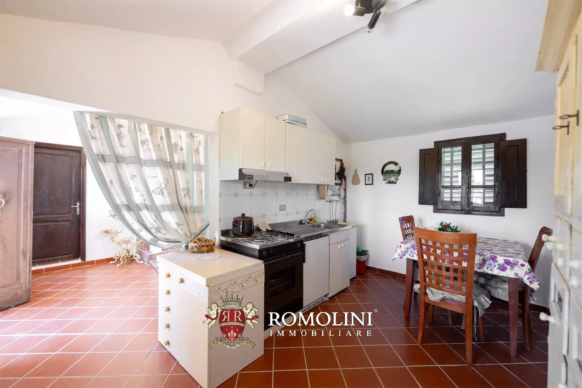 6 Bedroom Villa/Townhouse's Image 45