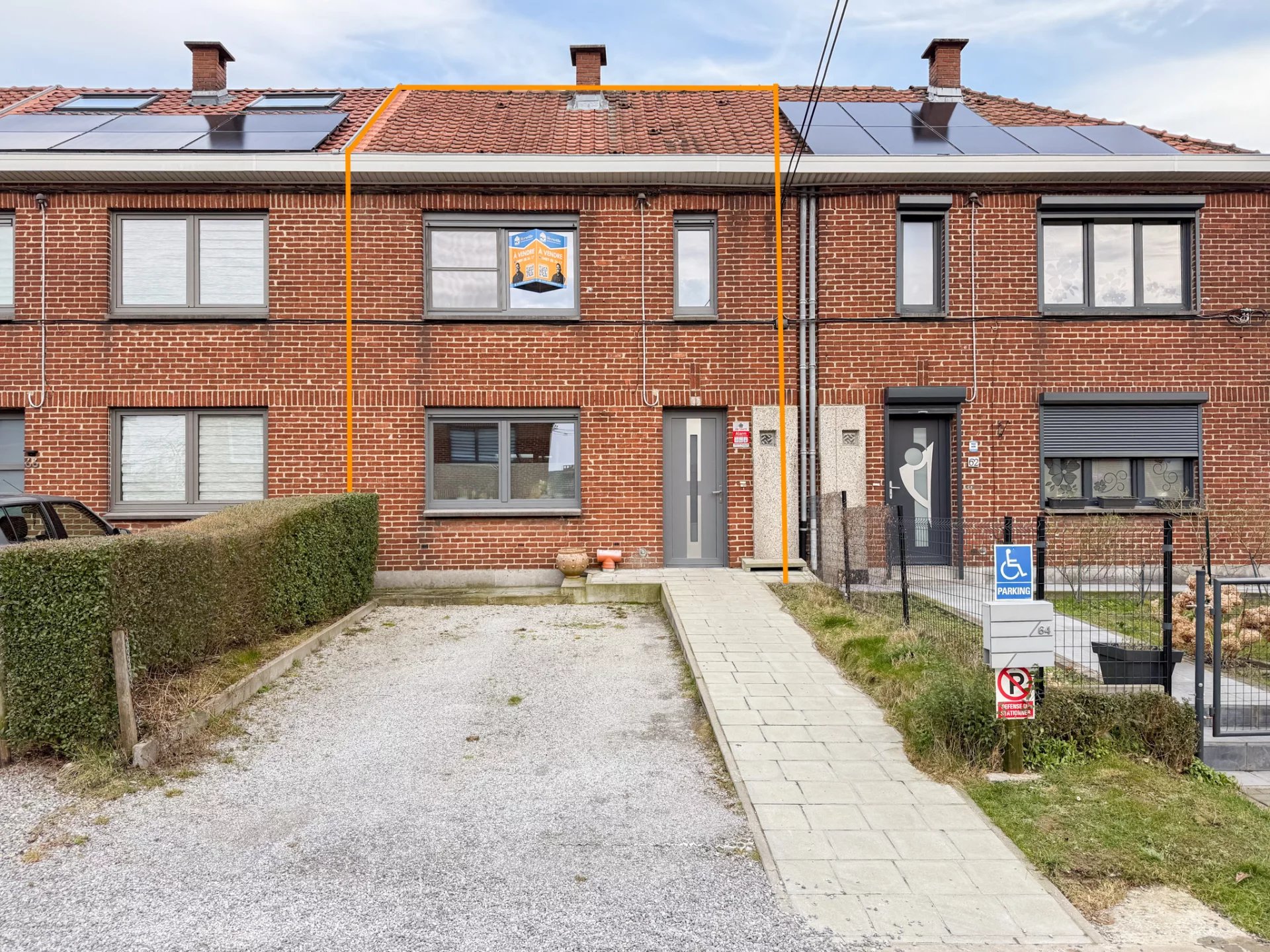 Maison avec emplacement de parking et jardin