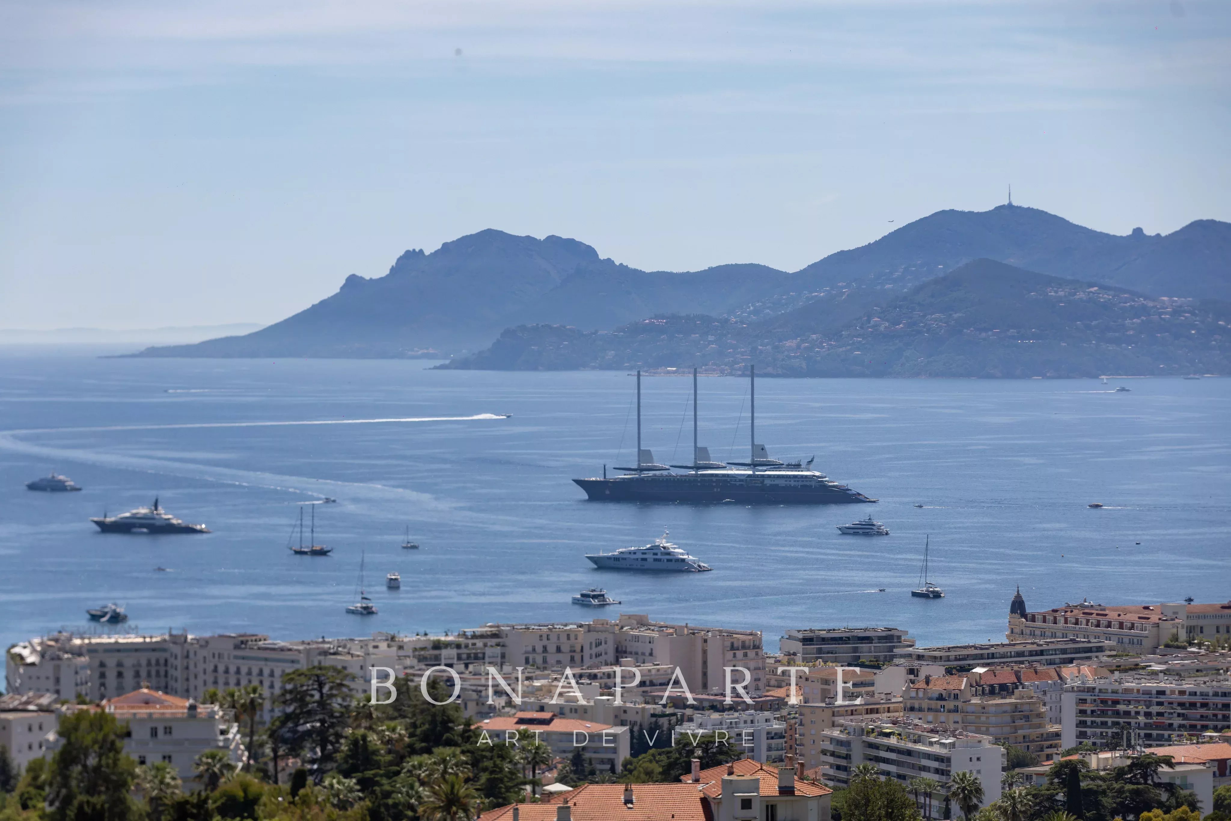 Cannes  – Villa contemporaine avec vue mer panoramique