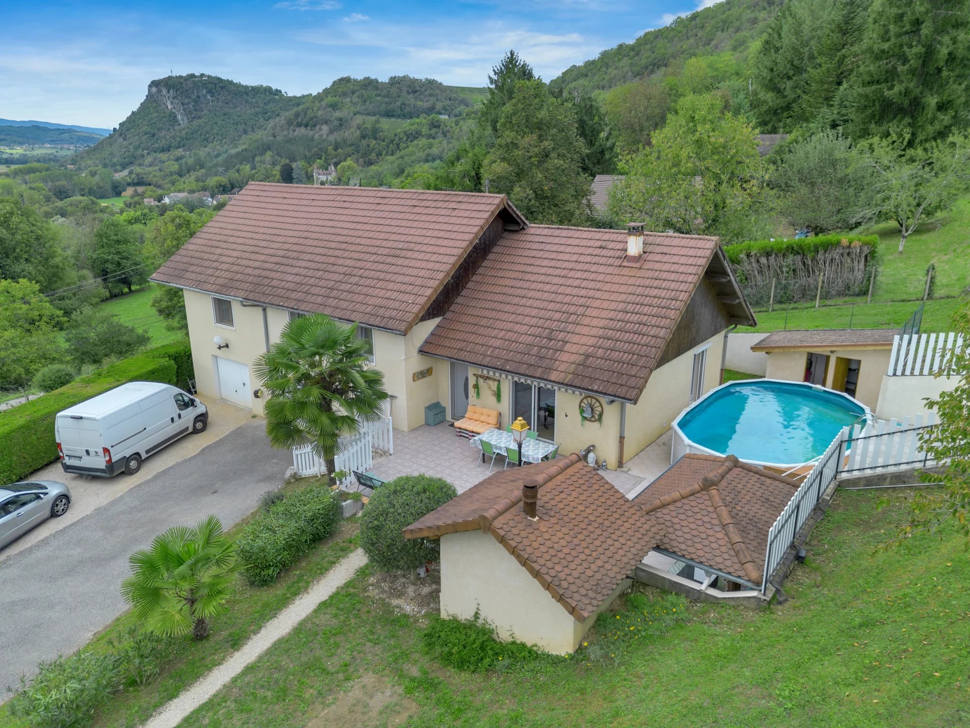 Sale House Yenne