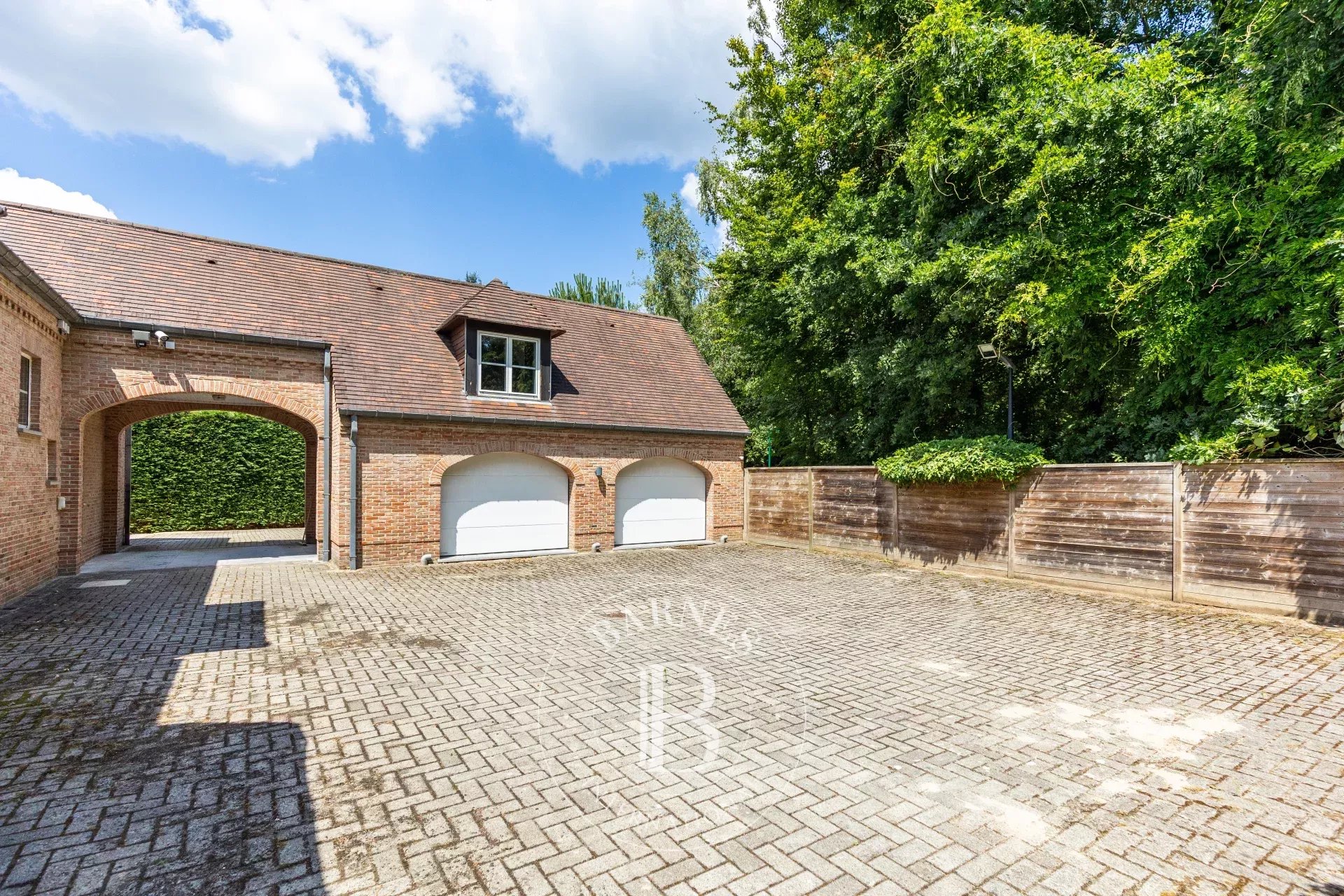 Villa op een perceel van 32a, aan de rand van het Zoniënwoud
