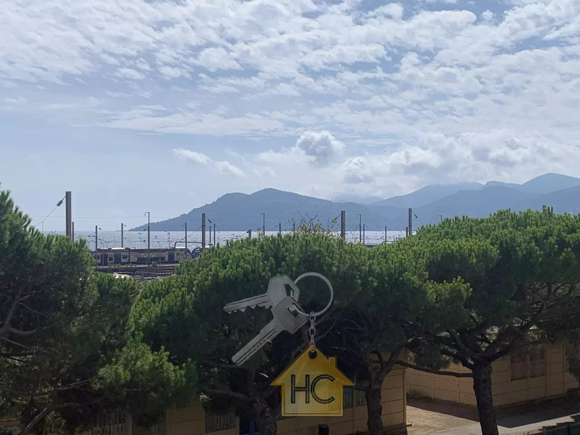 T4.Cannes la Bocca Roubine/vue mer