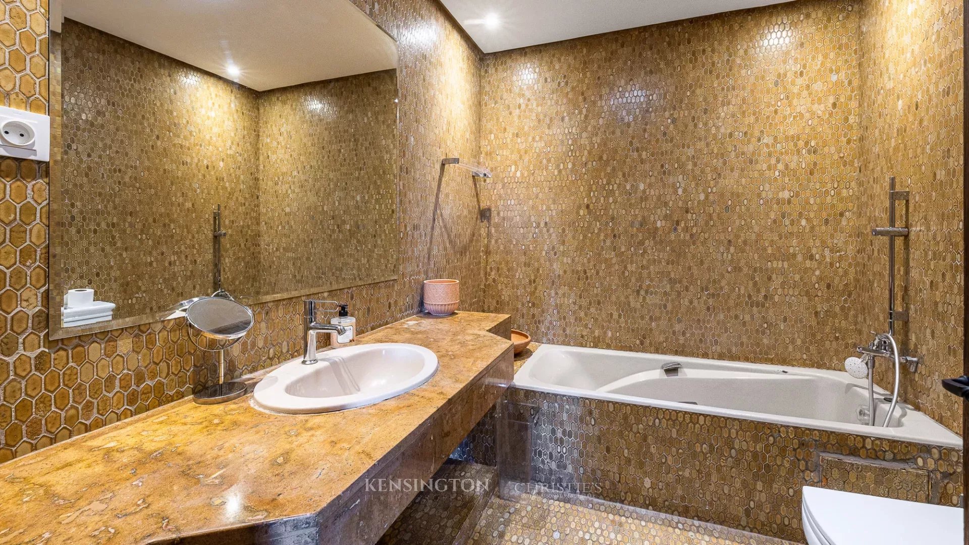 5 Bedroom Villa/Townhouse's Image 34