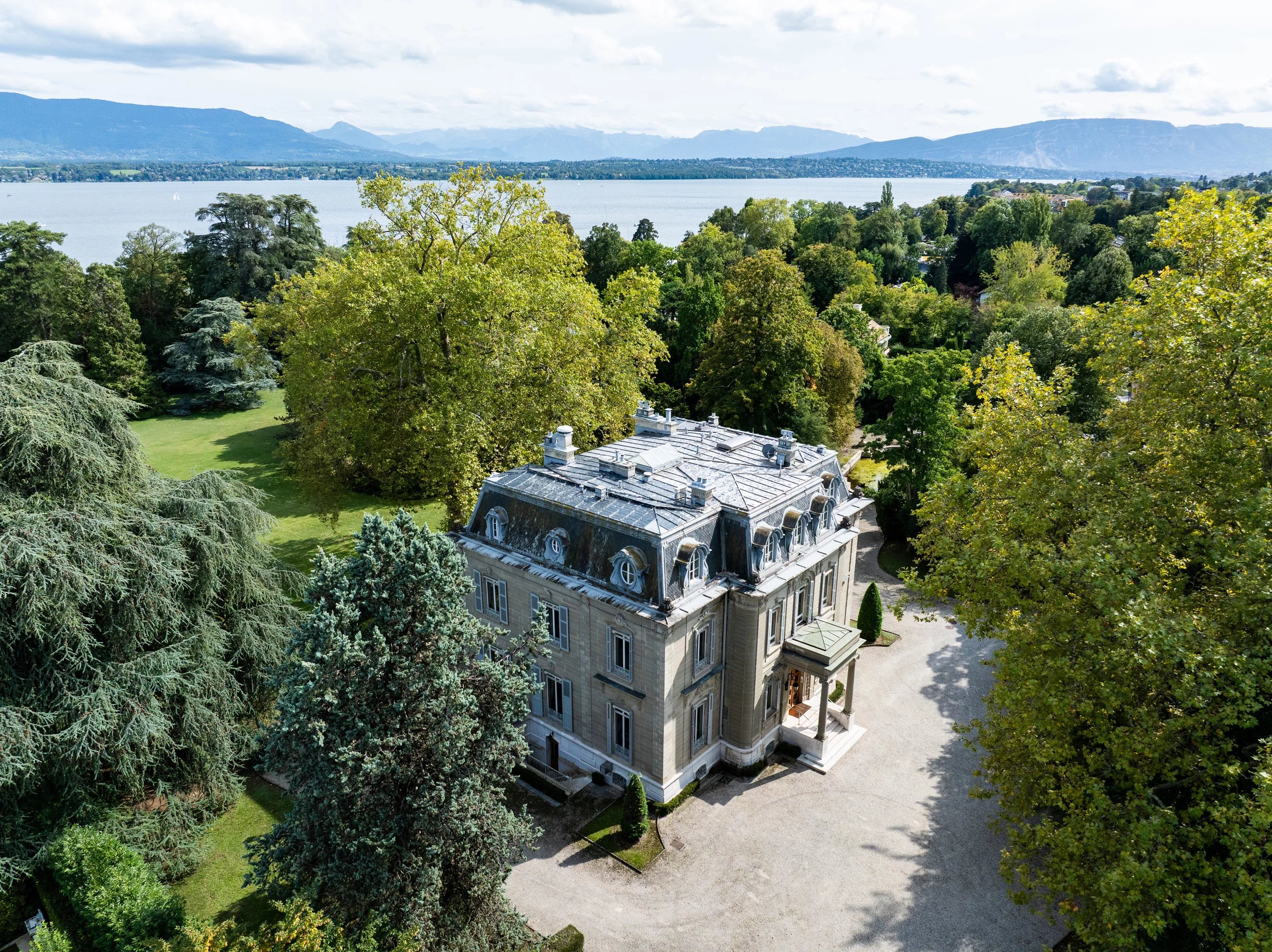 SPLENDID PRIVATE MANSION