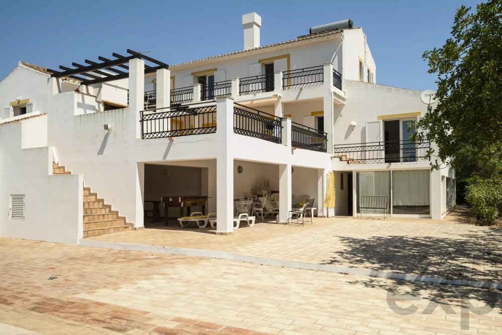 Moradia de campo com vistas deslumbrantes sobre o campo e o mar no Algarve