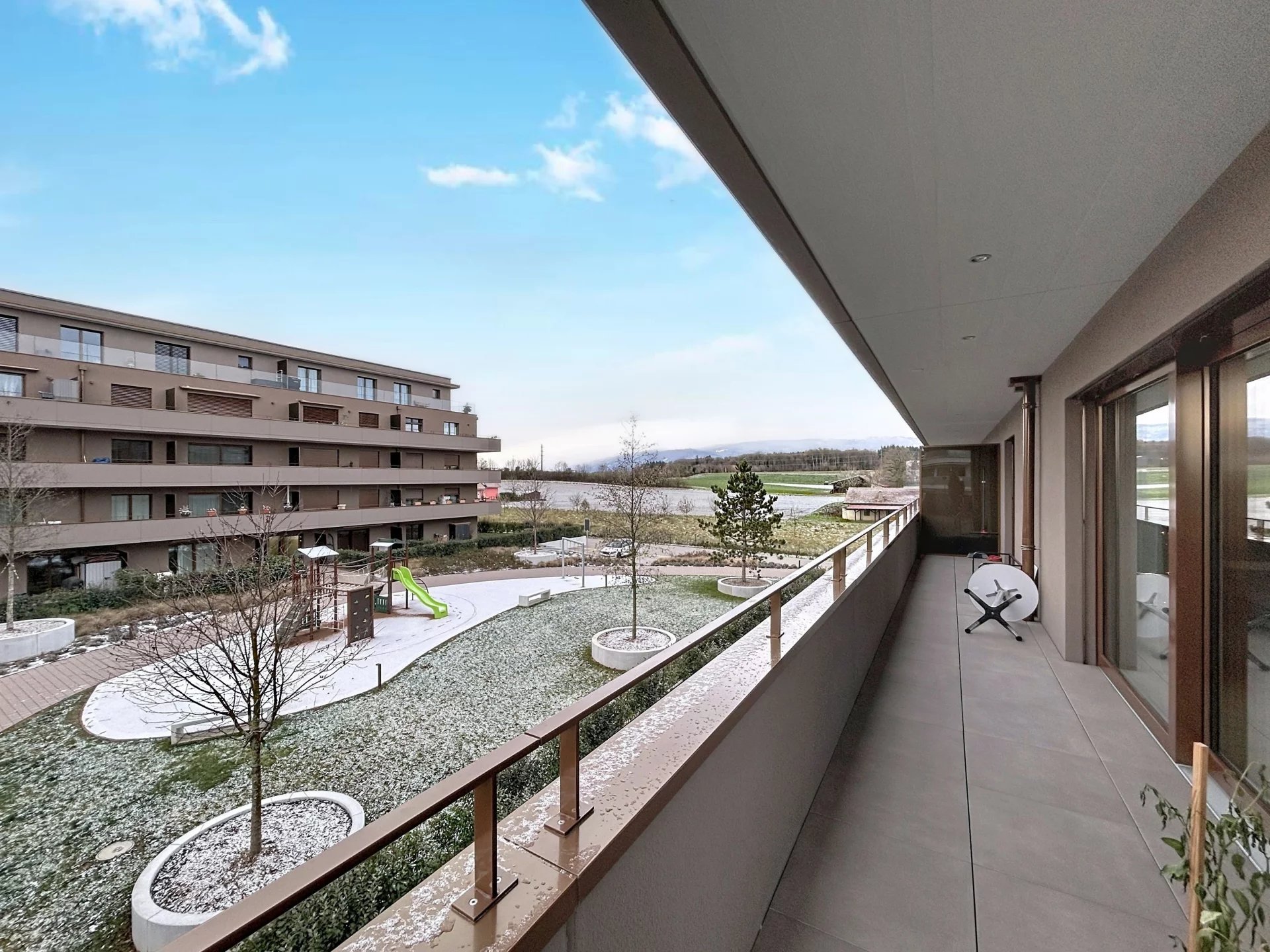 Bel appartement récent avec grand balcon