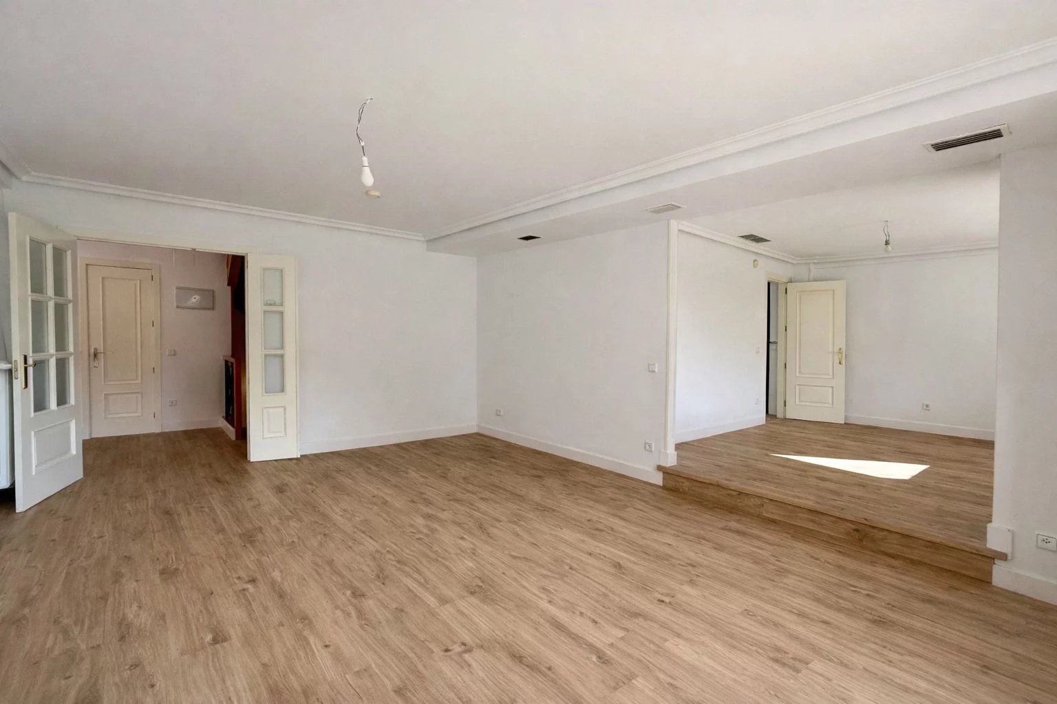 Exclusive semi-detached house with private garden and pool in El Encinar de los Reyes