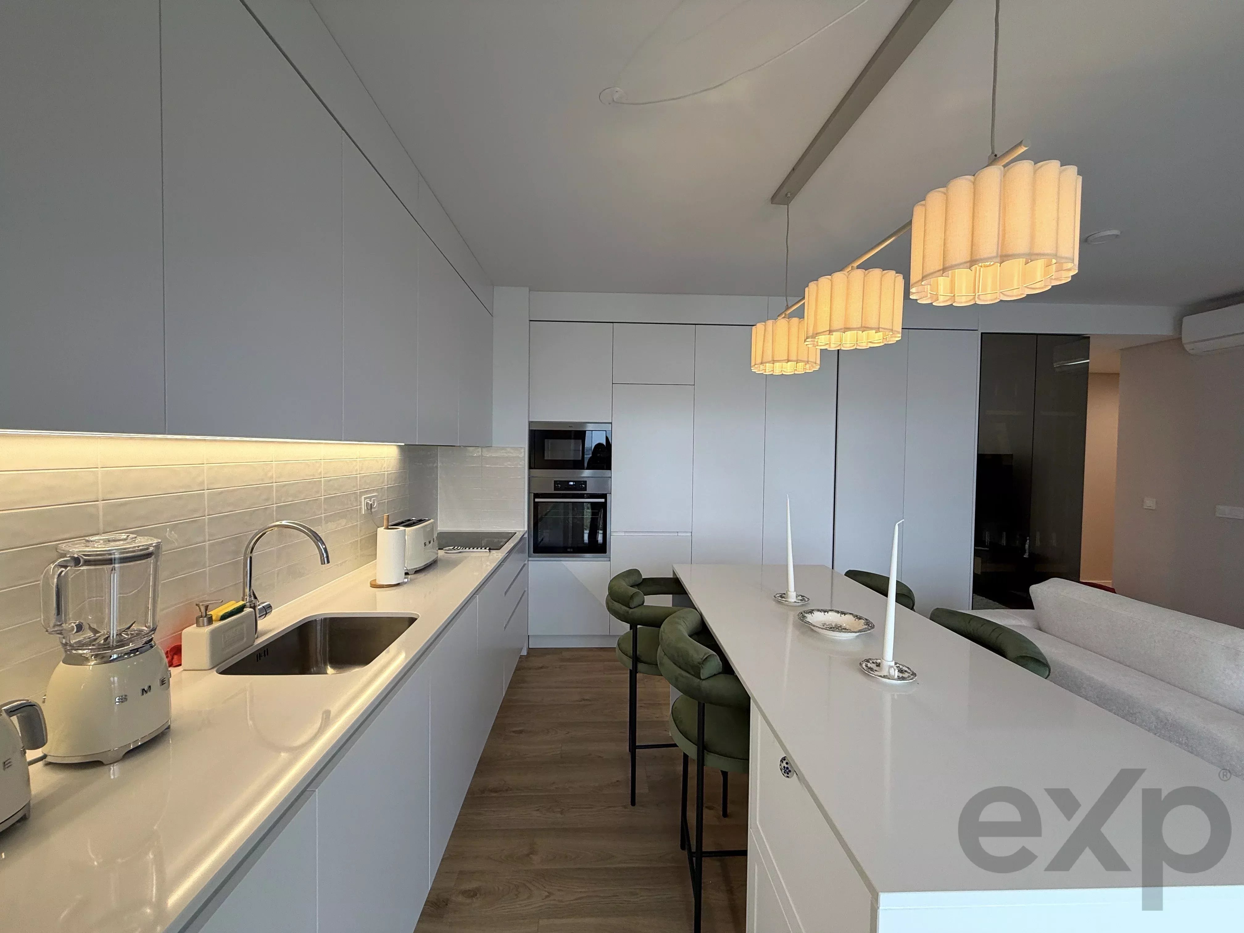 2-BEDR. SUITE, POOL, BALCONY, GARAGE 86647813 image 5