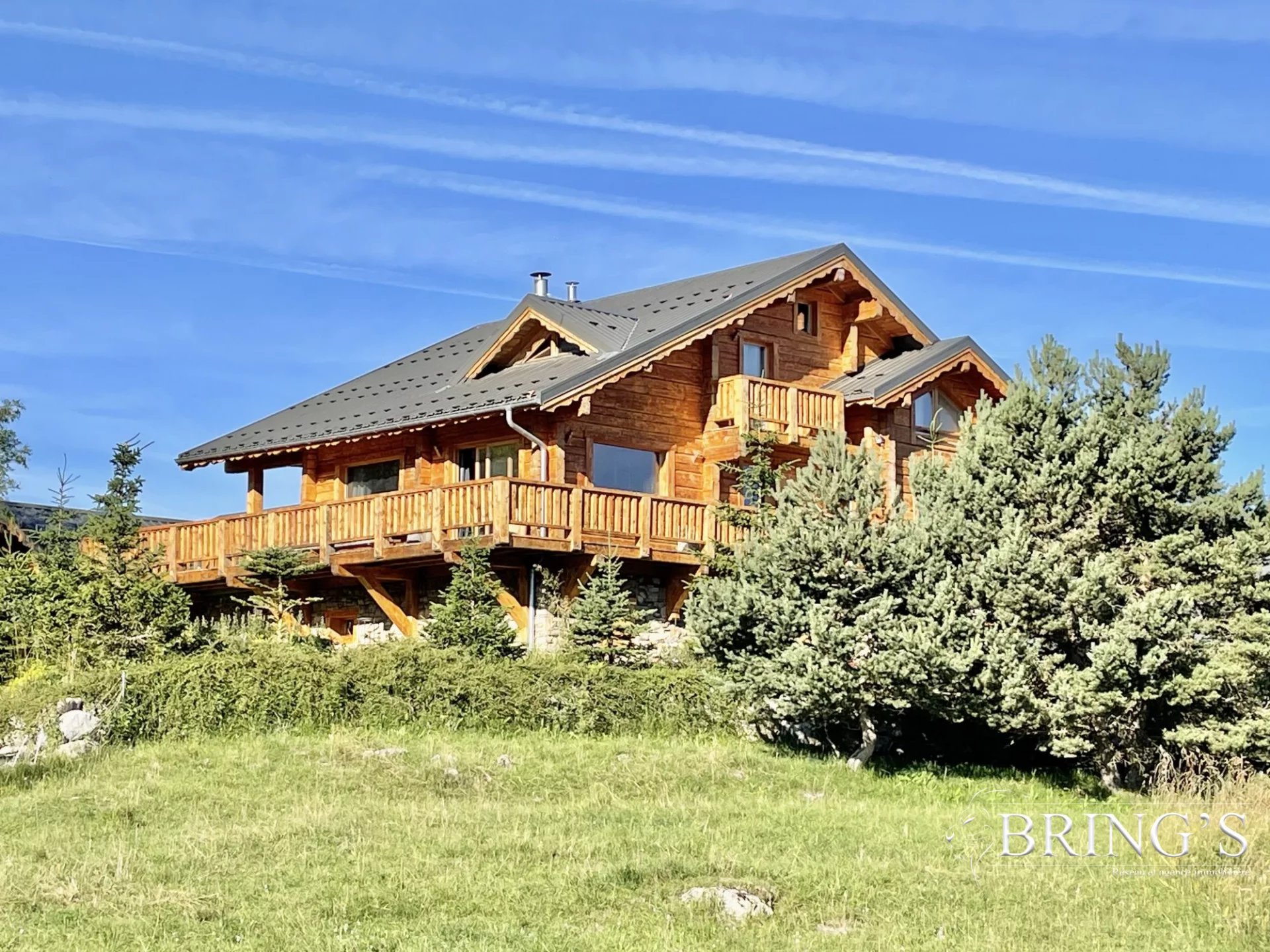 Somptueux chalet édifié sur un terrain de 1335 m²