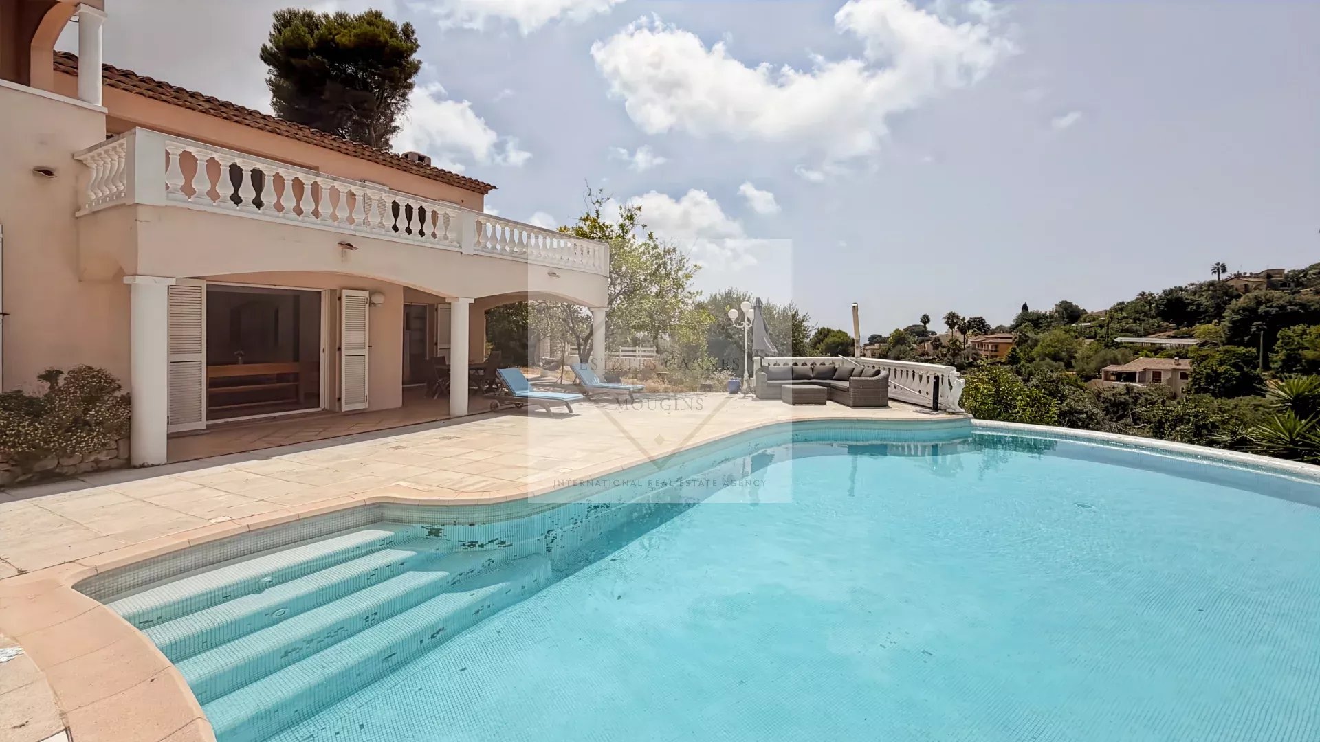 À VENDRE – VILLA DE CHARME VUE MER À ANTIBES, CALME ABSOLU — photo 4