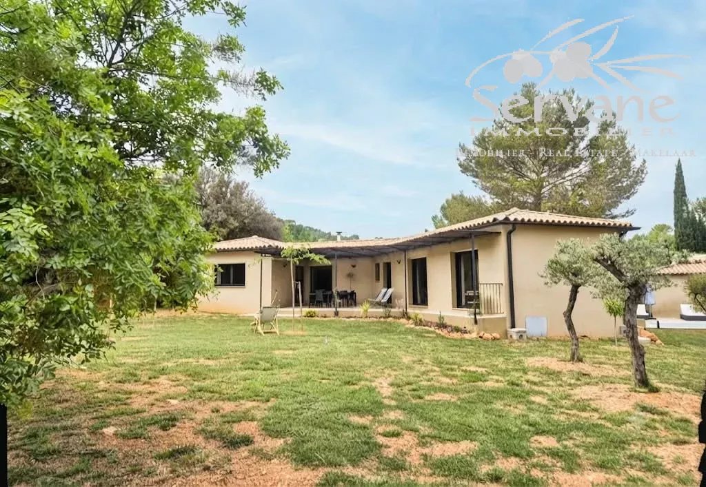 Villa and 4 gites in Cotignac, unique layout with pool house and pool