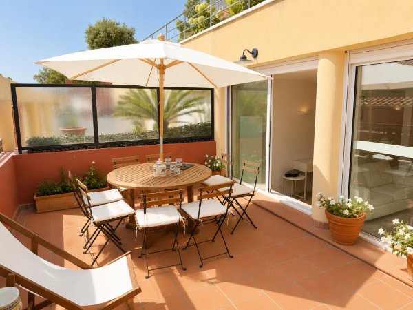 VILLEFRANCHE-SUR-MER, OLD TOWN - VILLAGE HOUSE OF 118M2 WITH A 20M2 TERRACE — photo 1